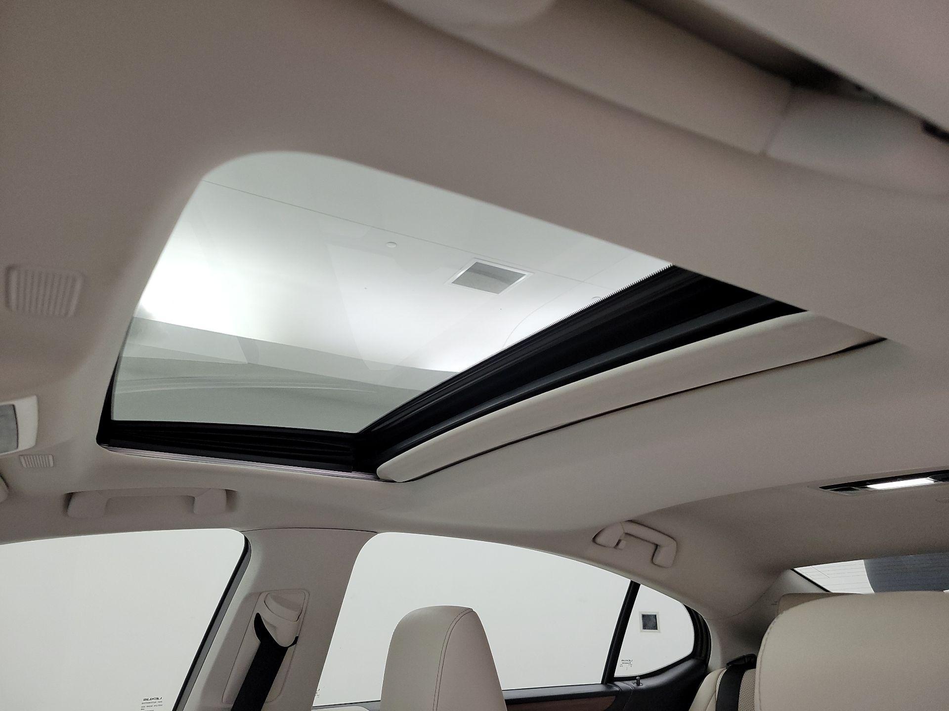 Thumbnail: 2024 Lexus ES - 20