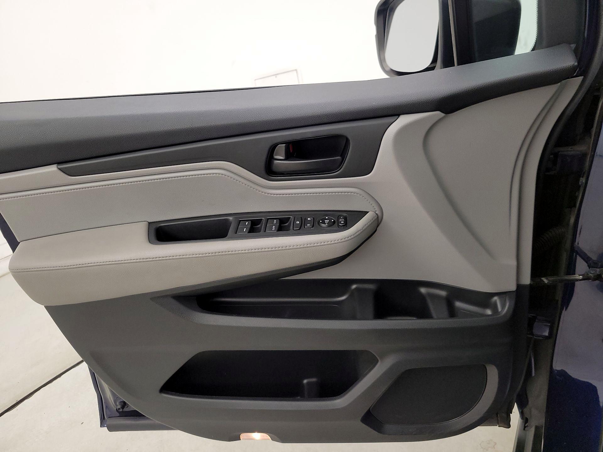 Thumbnail: 2019 Honda Odyssey - 12