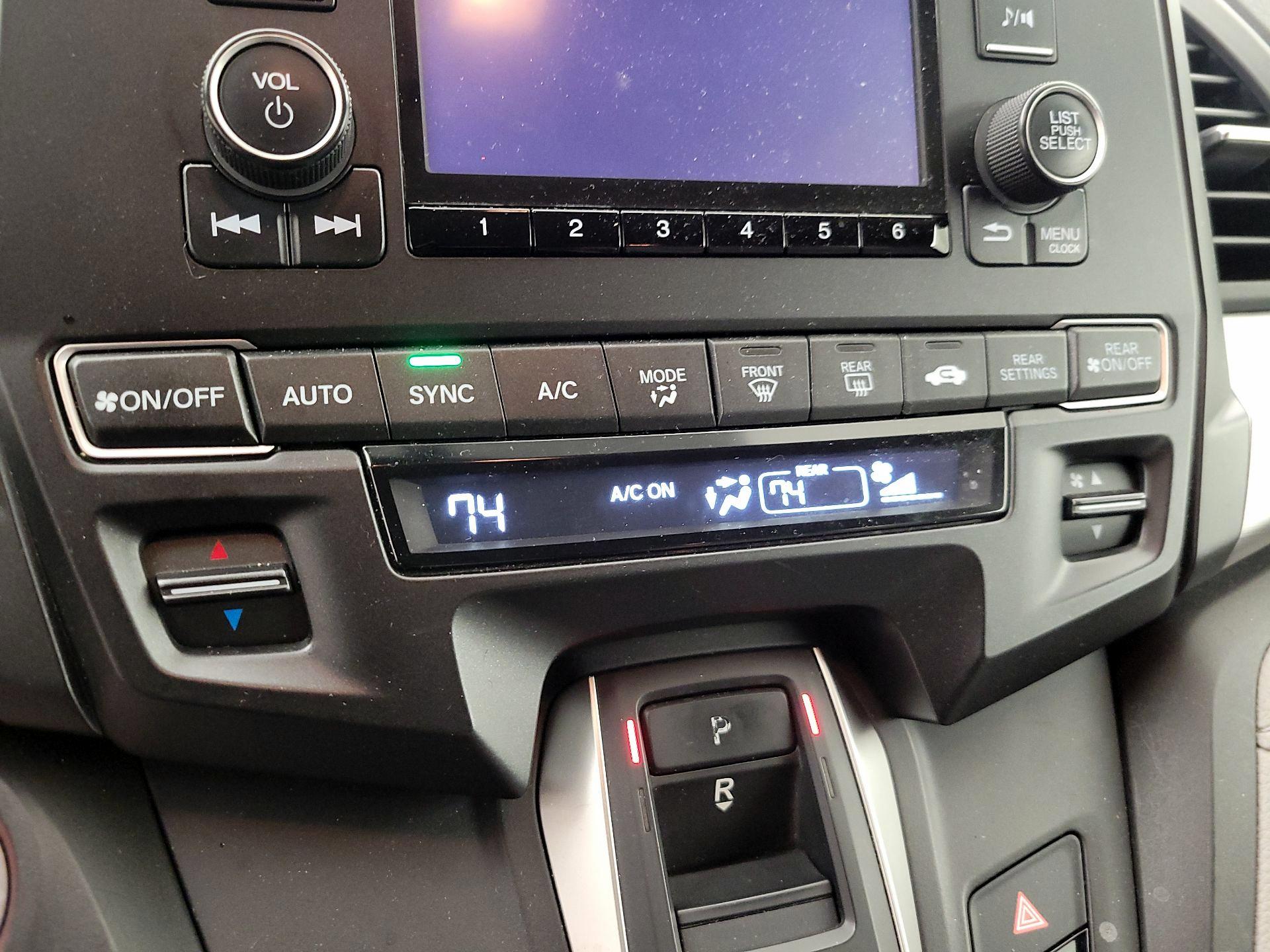 Thumbnail: 2019 Honda Odyssey - 16