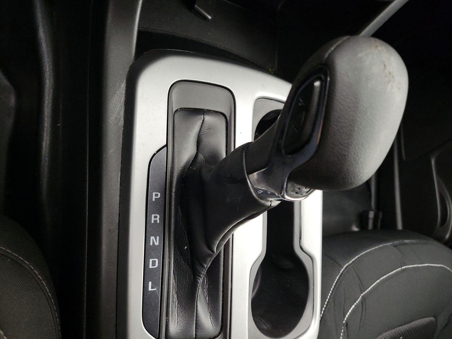 Thumbnail: 2022 Chevrolet Colorado - 16