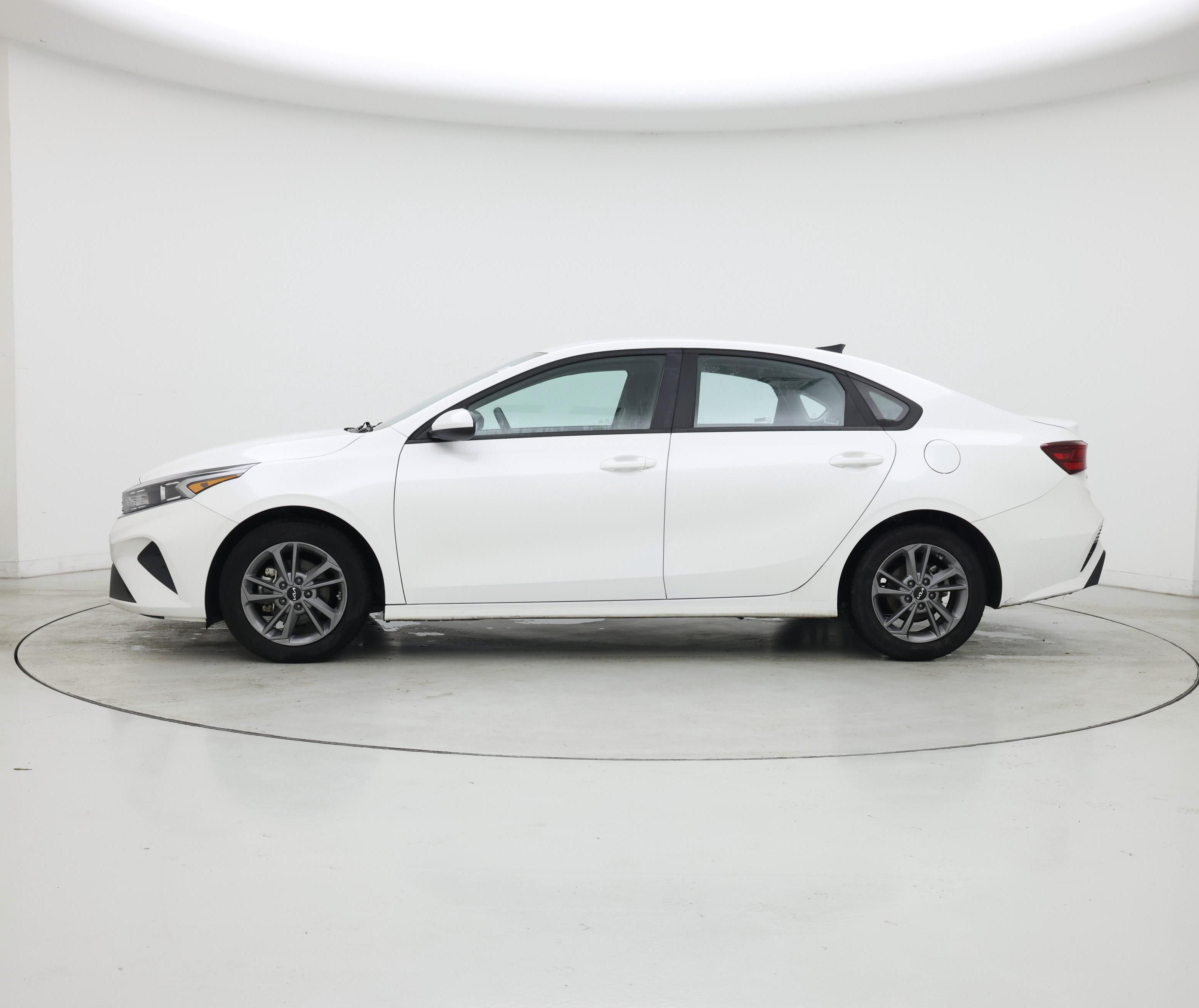 Thumbnail: 2024 Kia Forte - 3