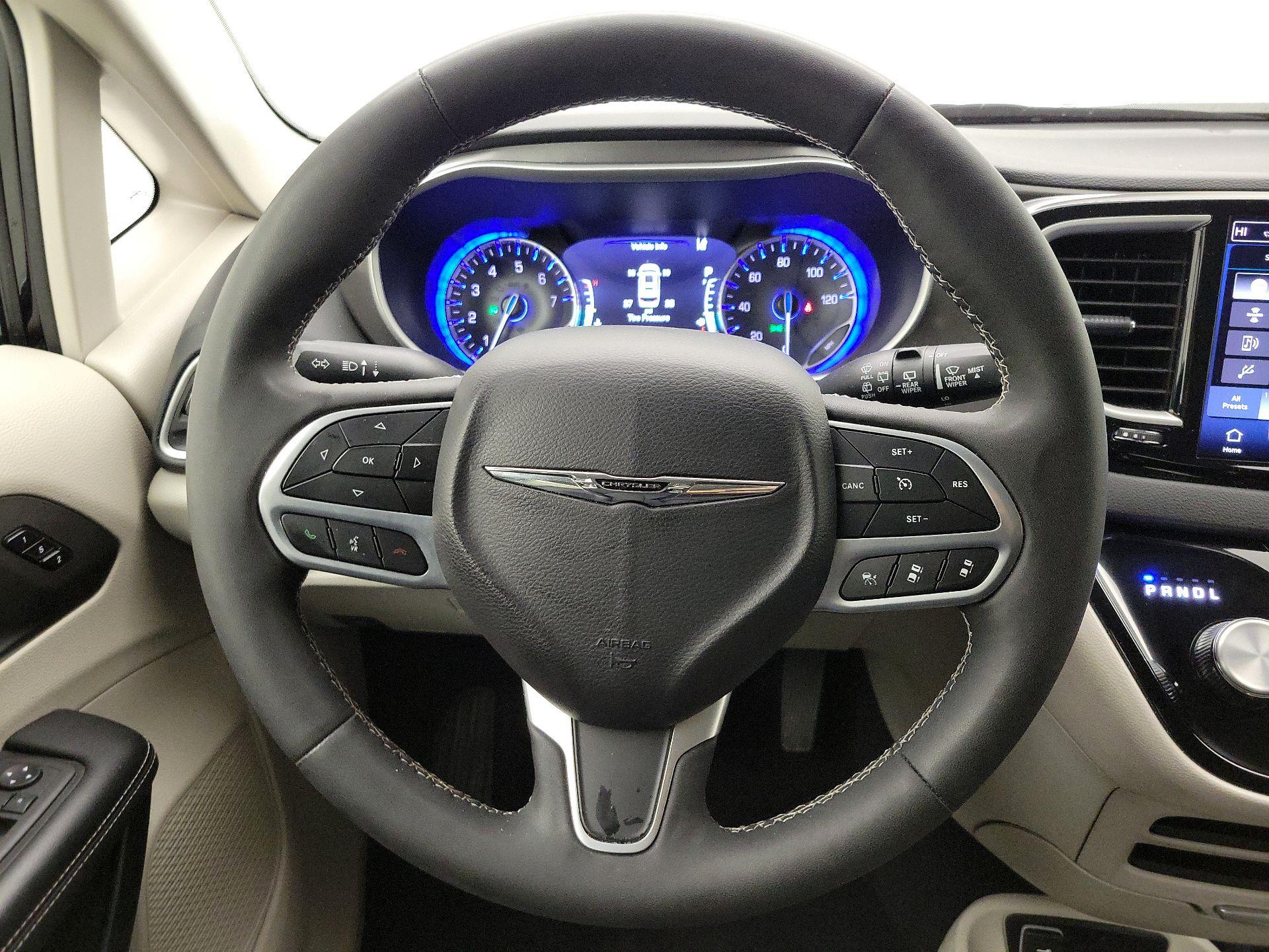 Thumbnail: 2024 Chrysler Pacifica - 10