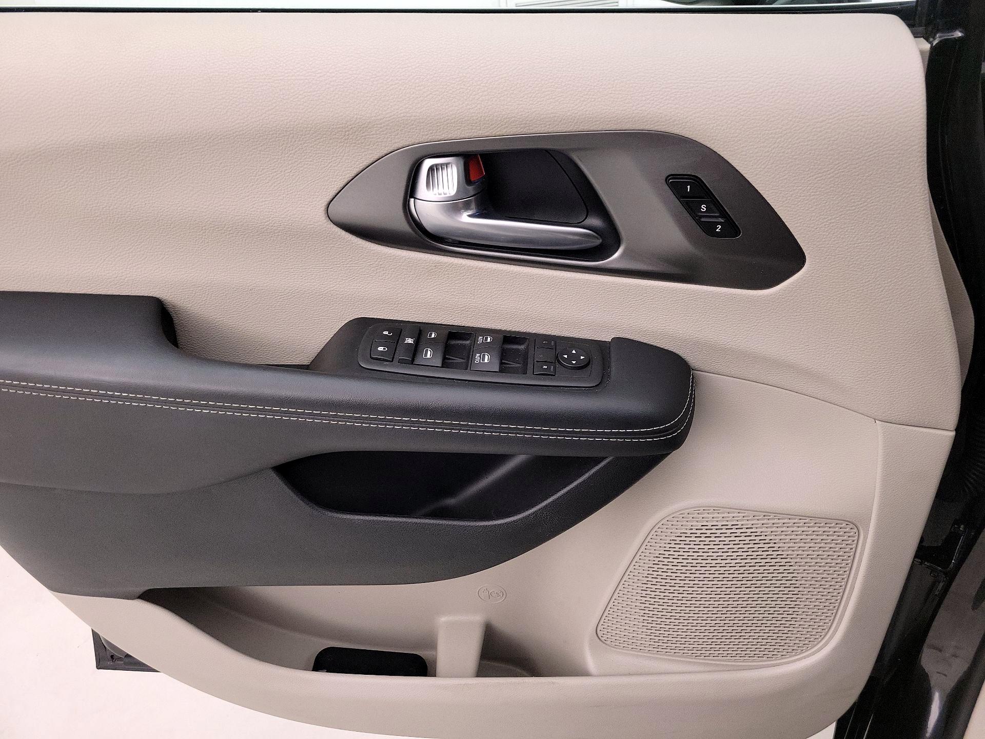 Thumbnail: 2024 Chrysler Pacifica - 12