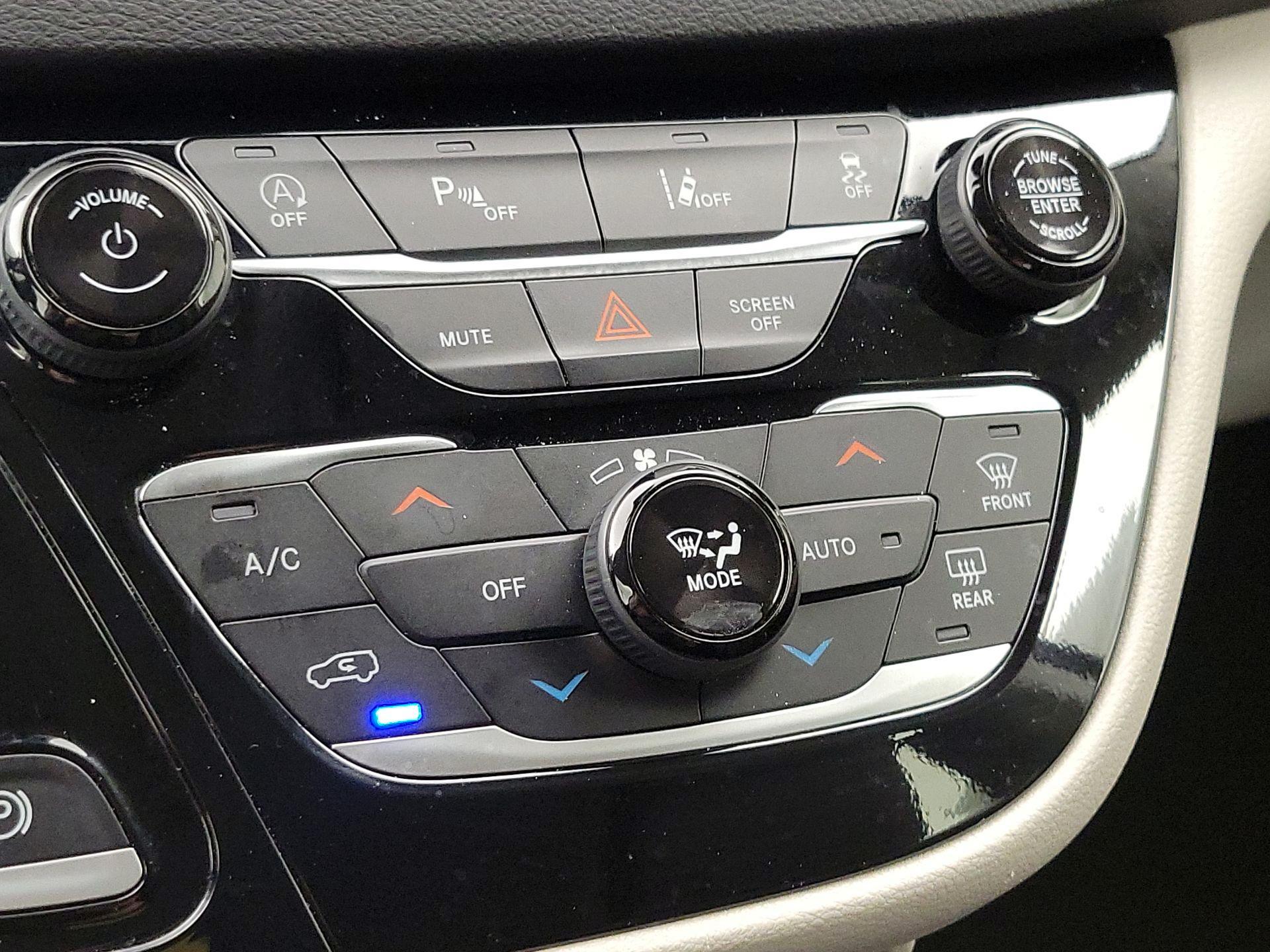 Thumbnail: 2024 Chrysler Pacifica - 16