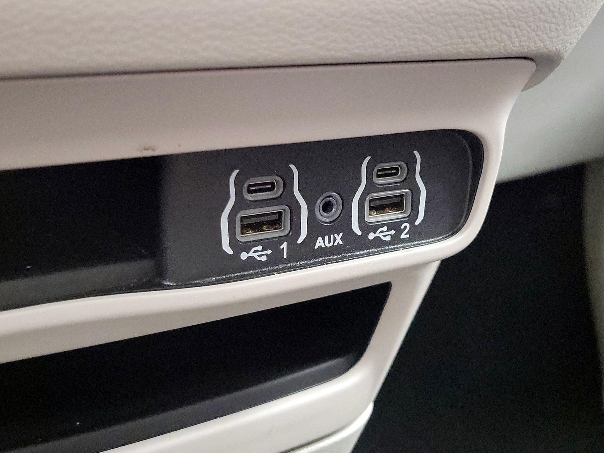 Thumbnail: 2024 Chrysler Pacifica - 18