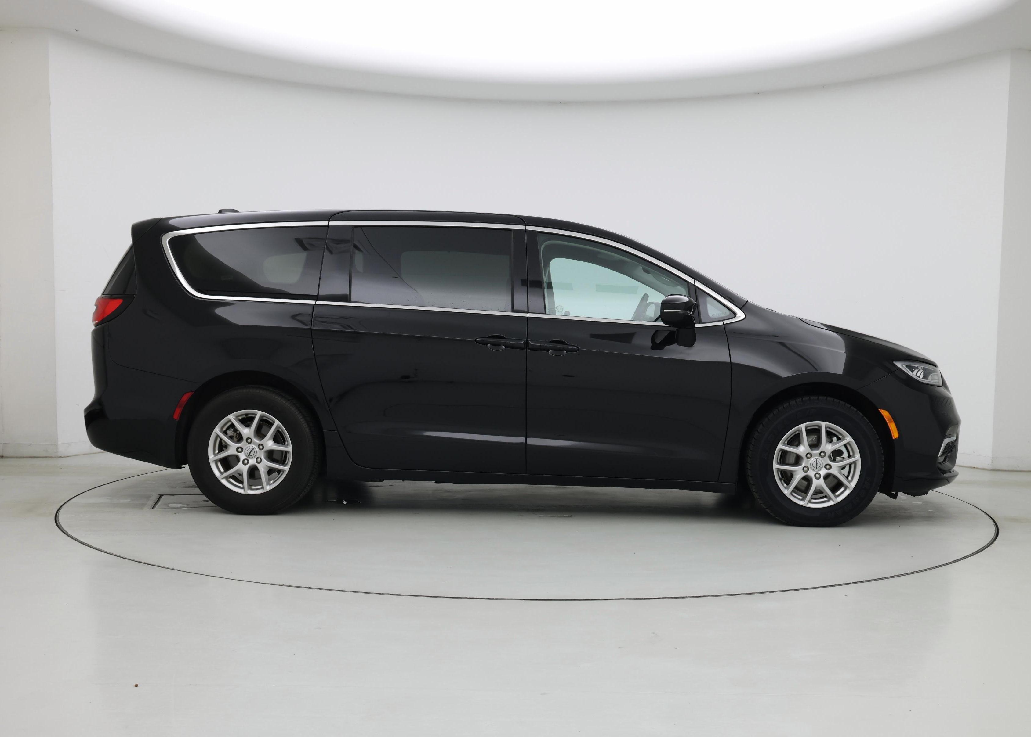 Thumbnail: 2024 Chrysler Pacifica - 7