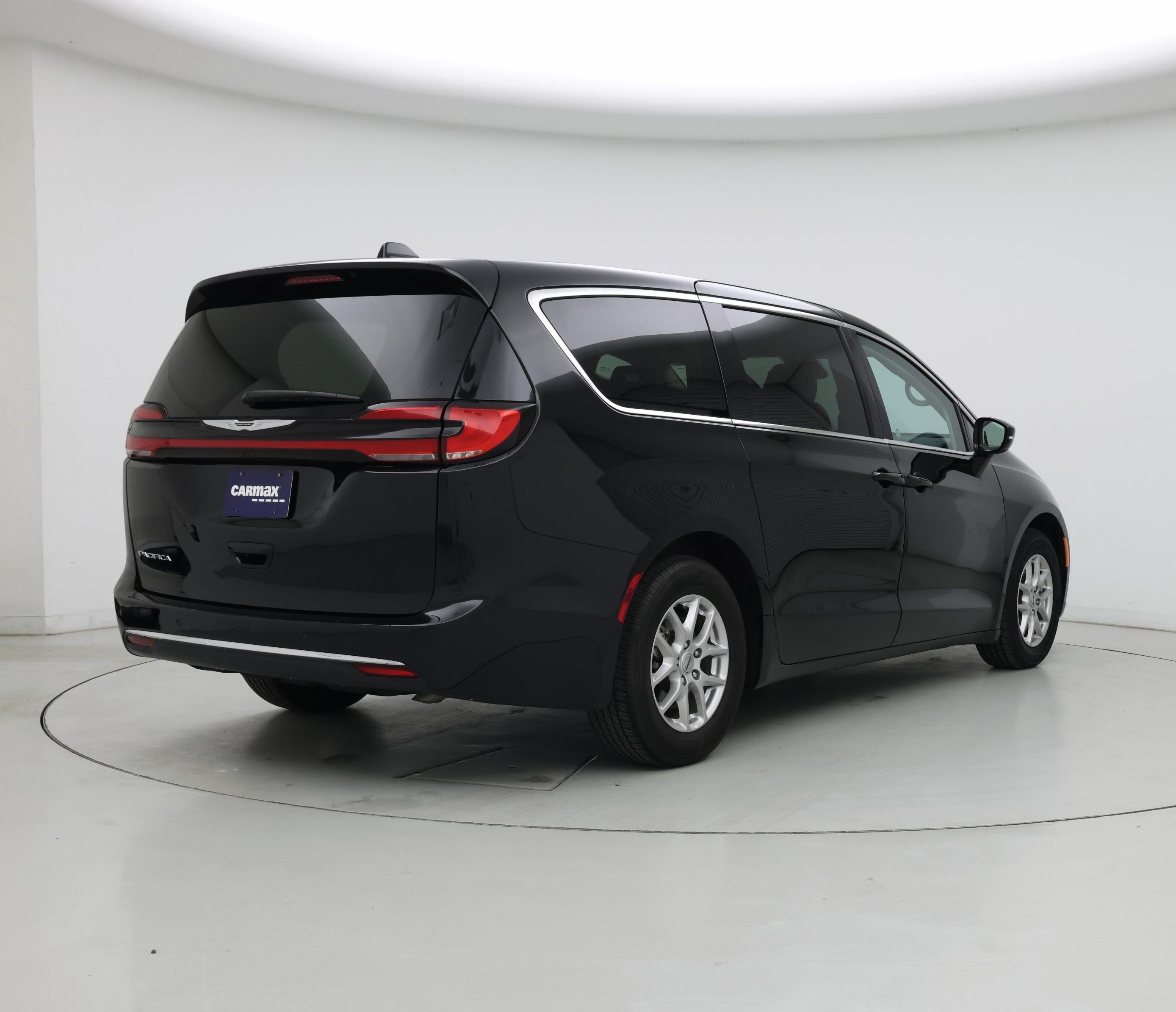 Thumbnail: 2024 Chrysler Pacifica - 8