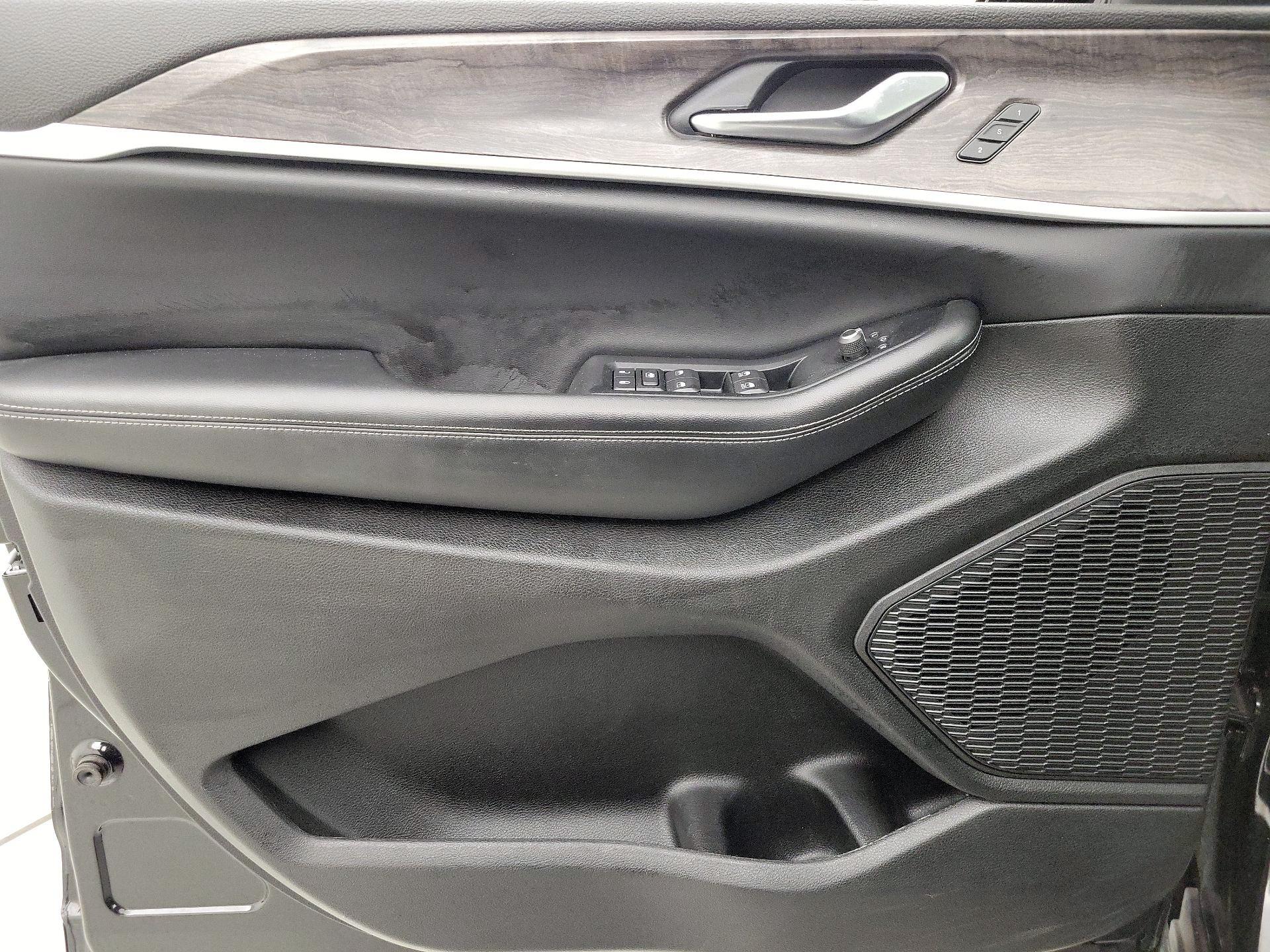 Thumbnail: 2023 Jeep Grand Cherokee - 12