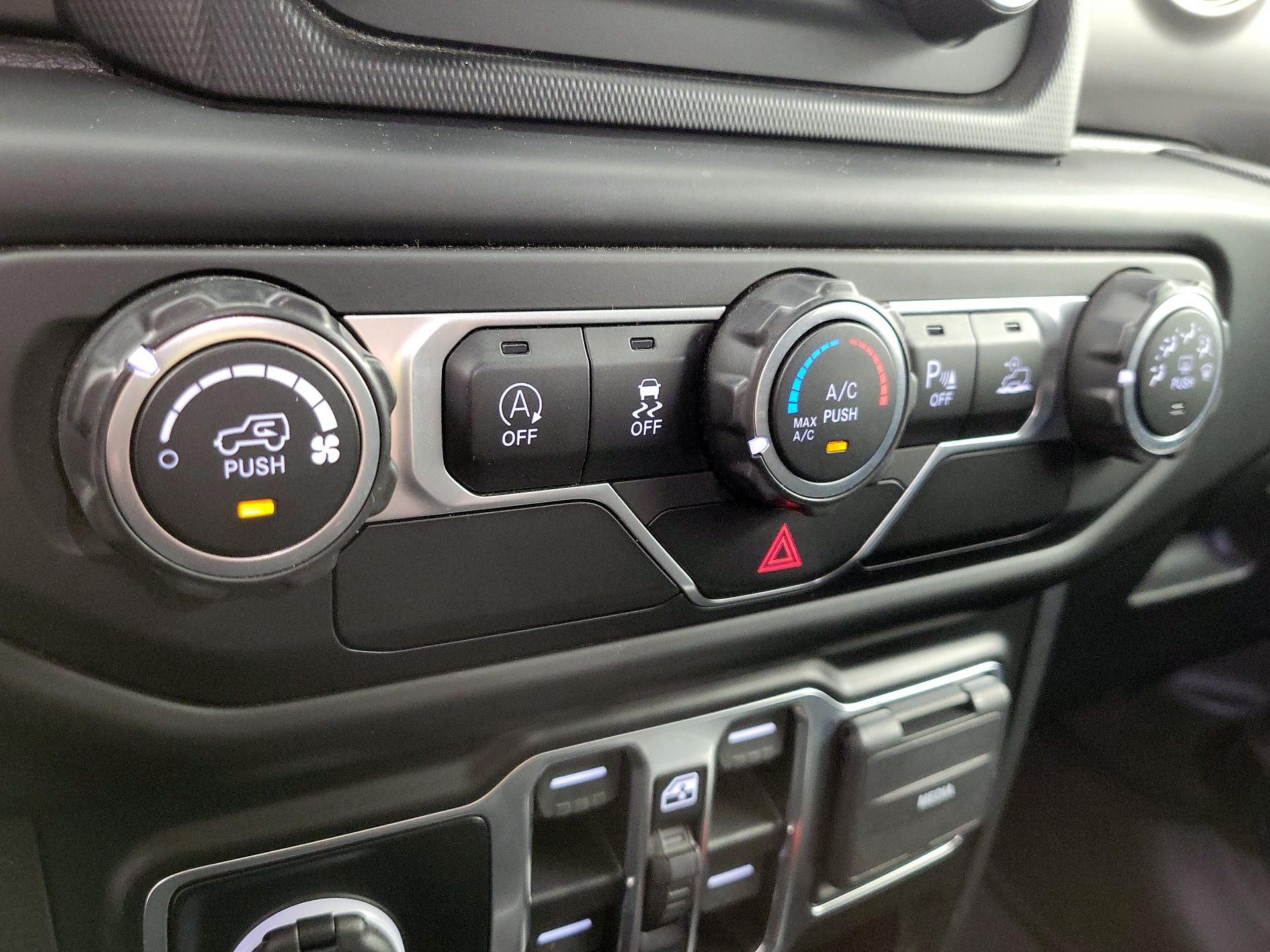 Thumbnail: 2021 Jeep Gladiator - 16