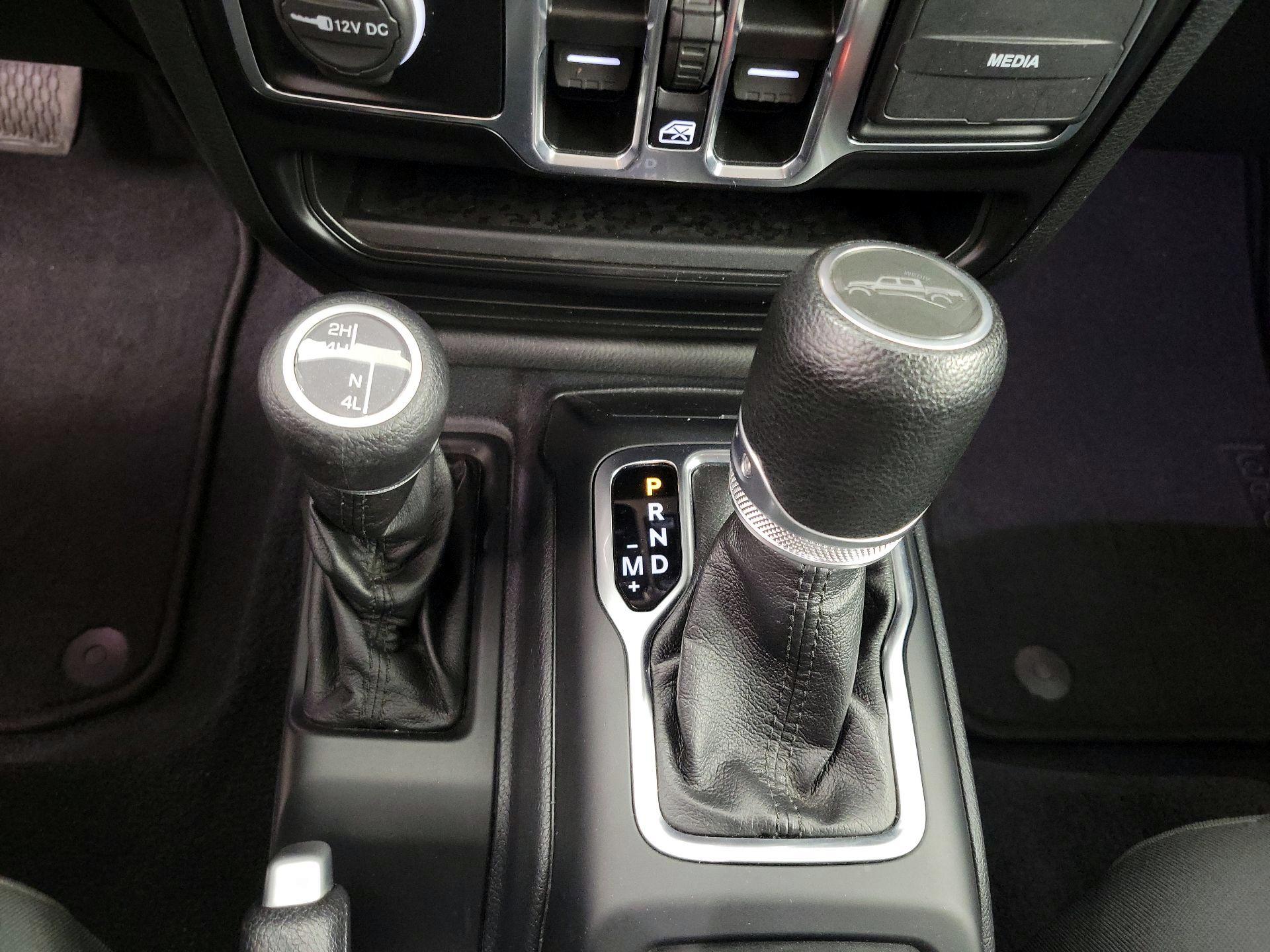 Thumbnail: 2021 Jeep Gladiator - 17