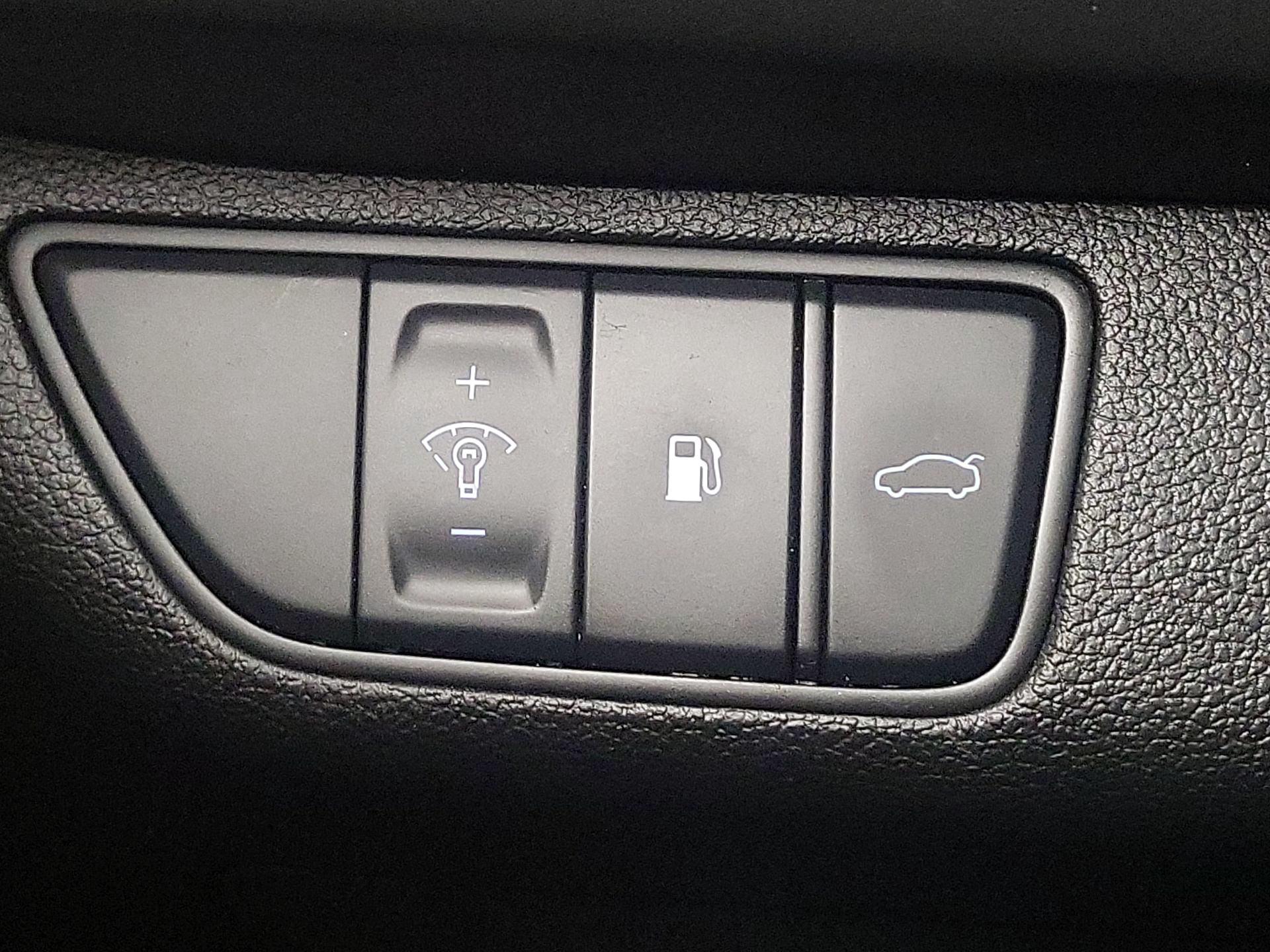 Thumbnail: 2023 Genesis G70 - 13