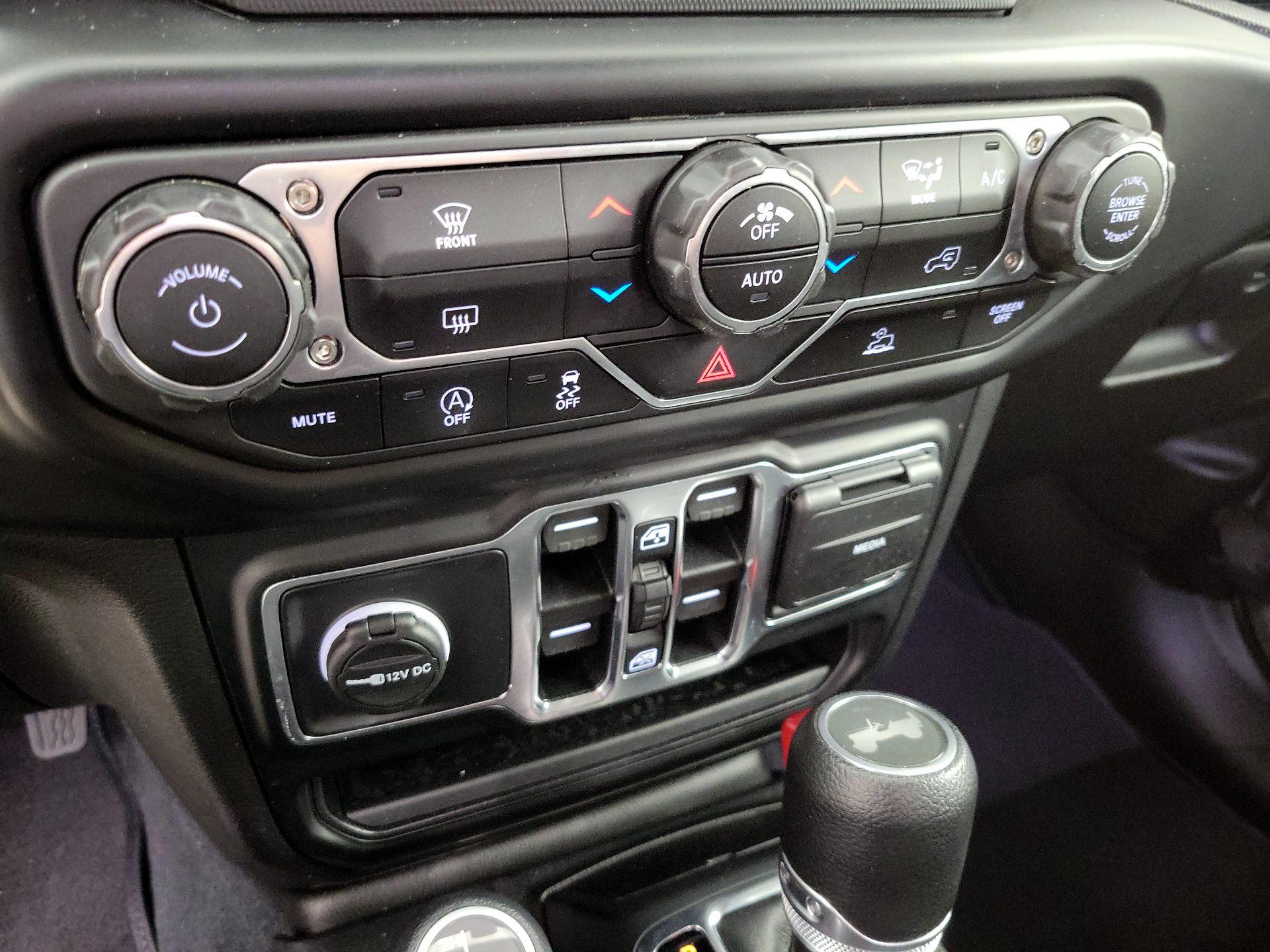 Thumbnail: 2022 Jeep Wrangler - 16