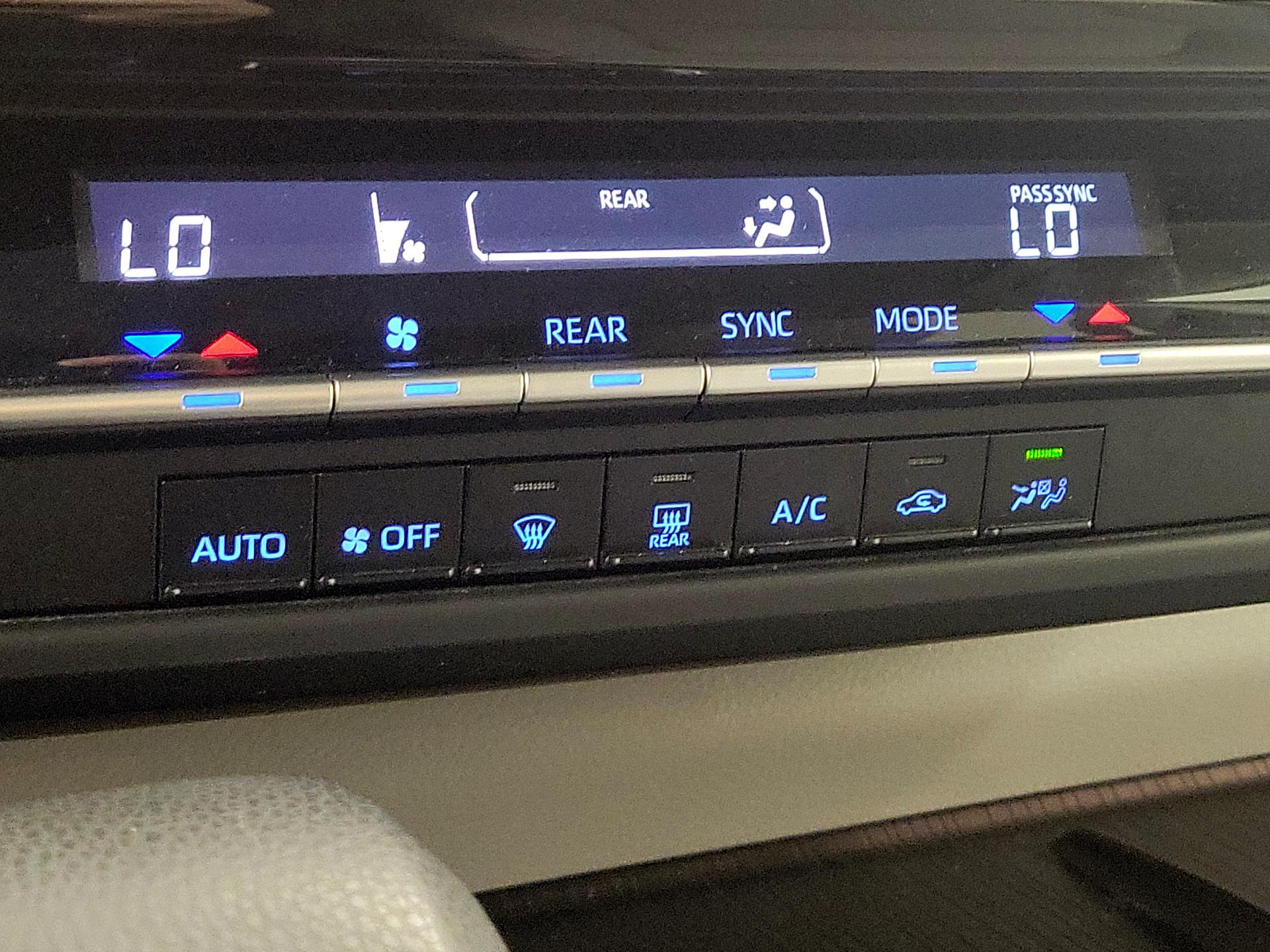 Thumbnail: 2024 Toyota Sienna - 16