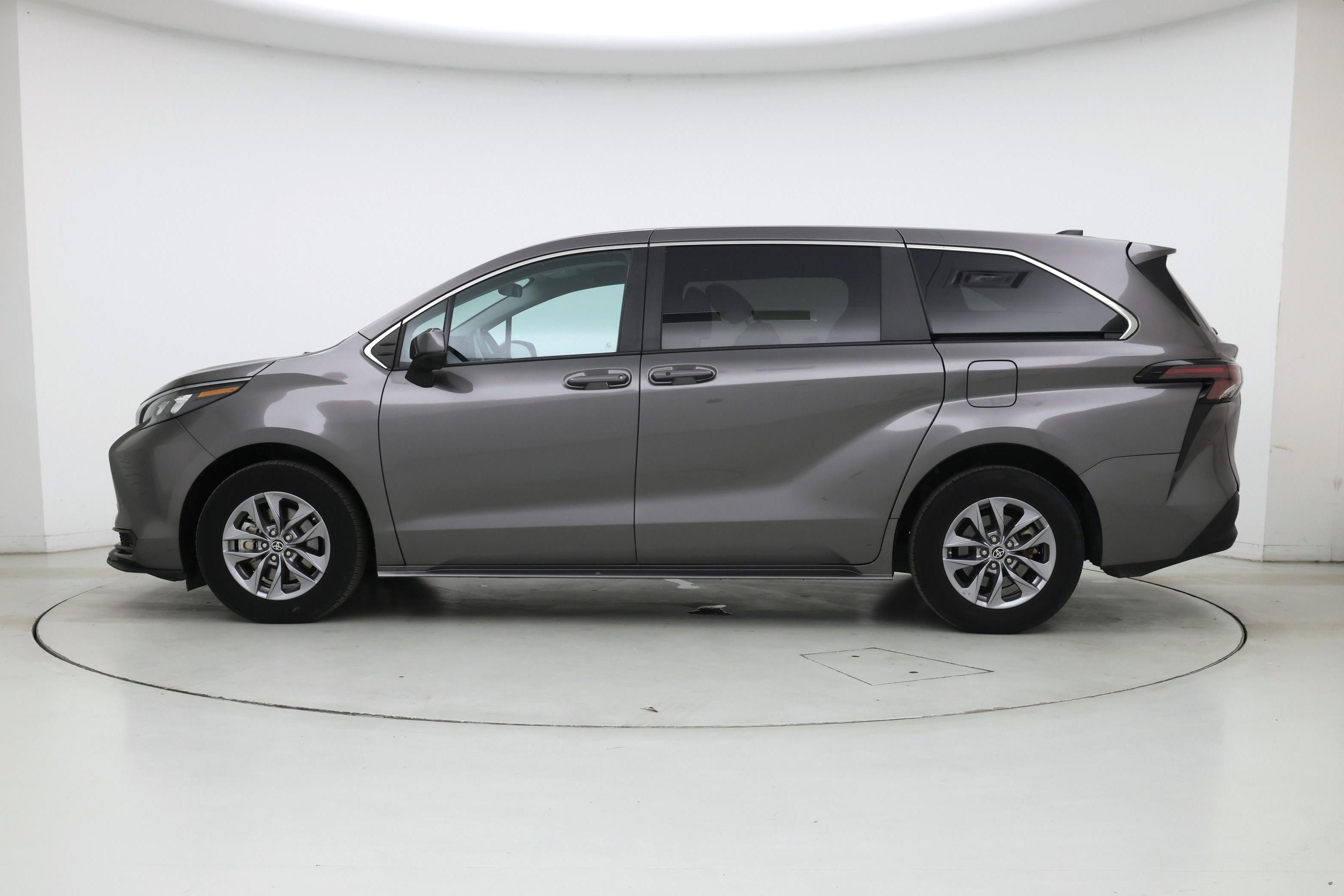 Thumbnail: 2024 Toyota Sienna - 3