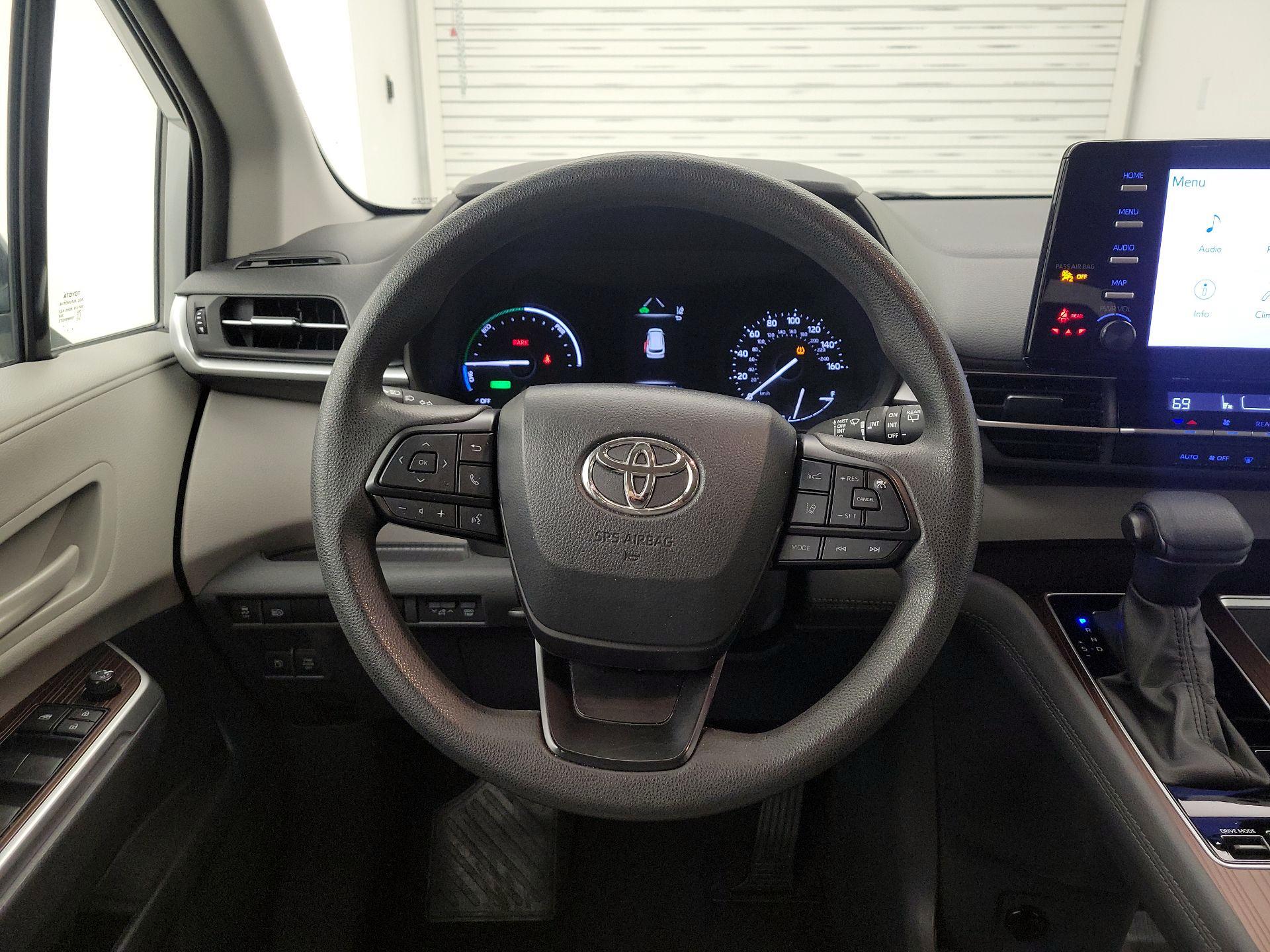 Thumbnail: 2024 Toyota Sienna - 10