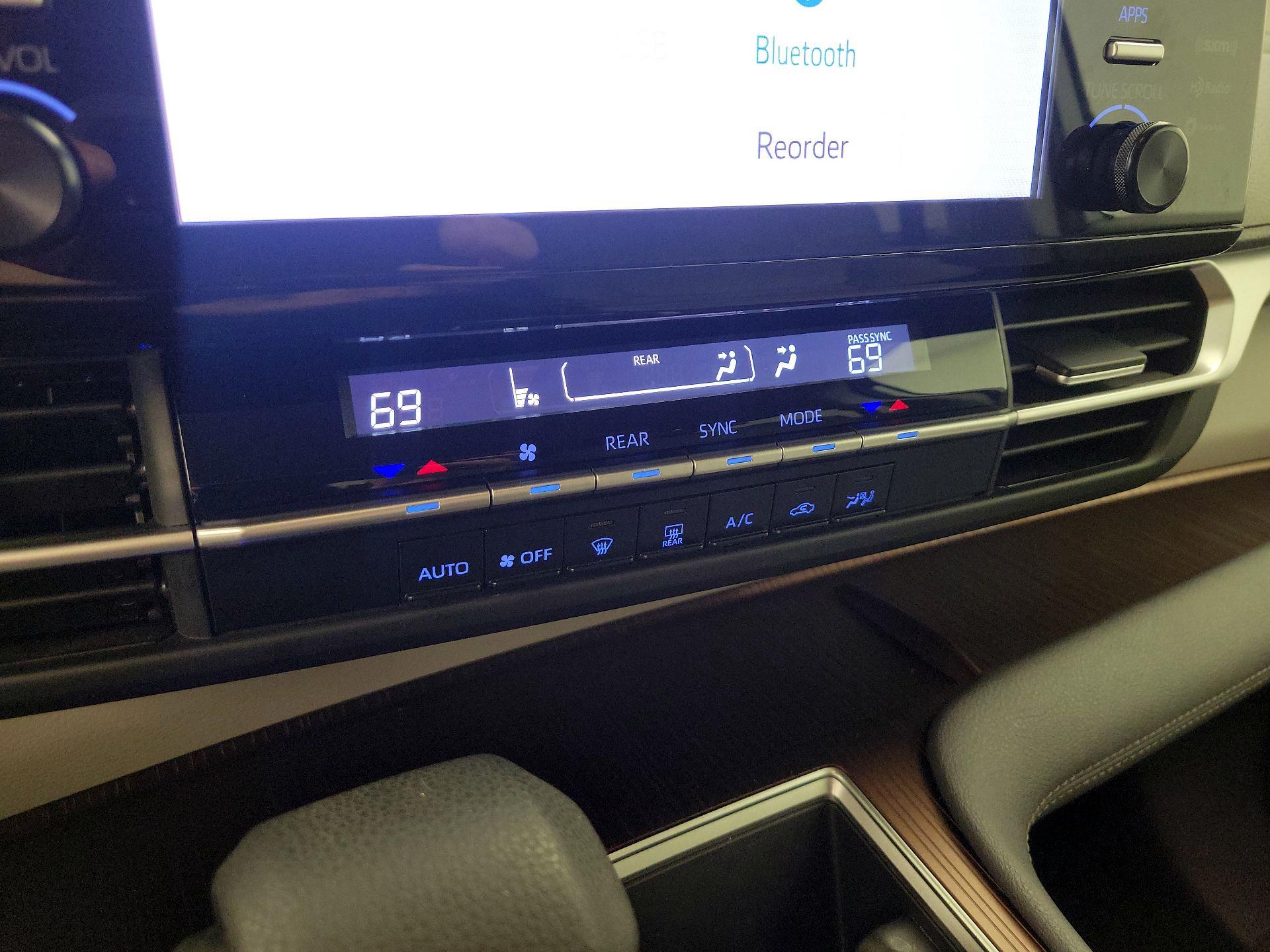 Thumbnail: 2024 Toyota Sienna - 16