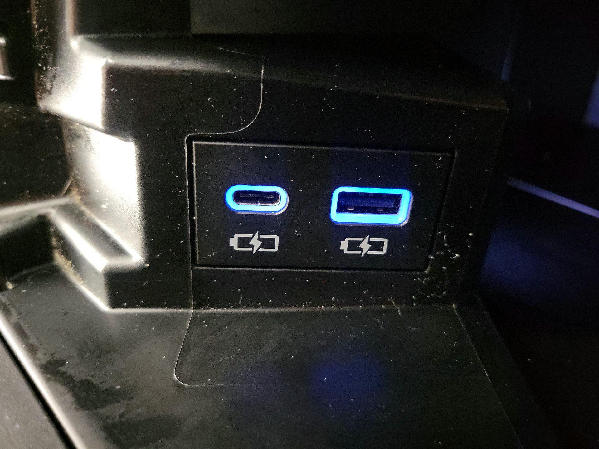 Thumbnail: 2024 Toyota Sienna - 18