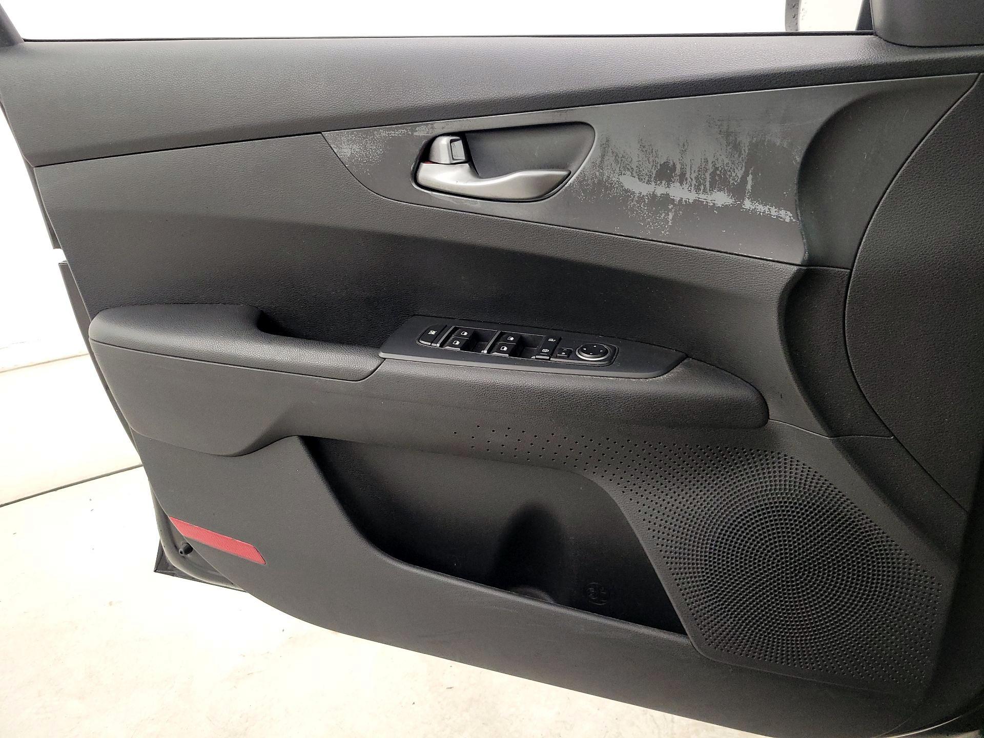 Thumbnail: 2020 Kia Forte - 12