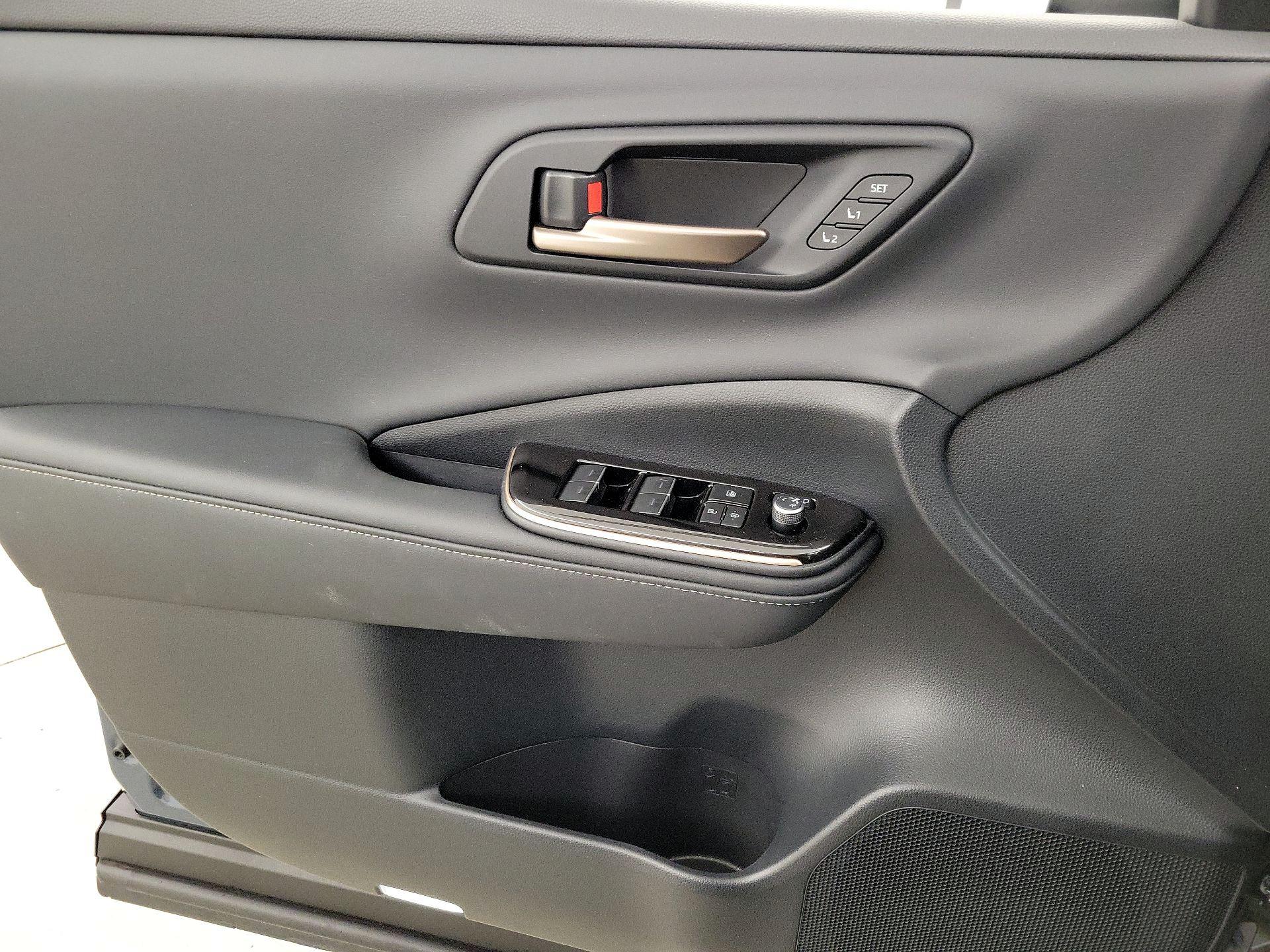 Thumbnail: 2025 Toyota Crown Signia - 12