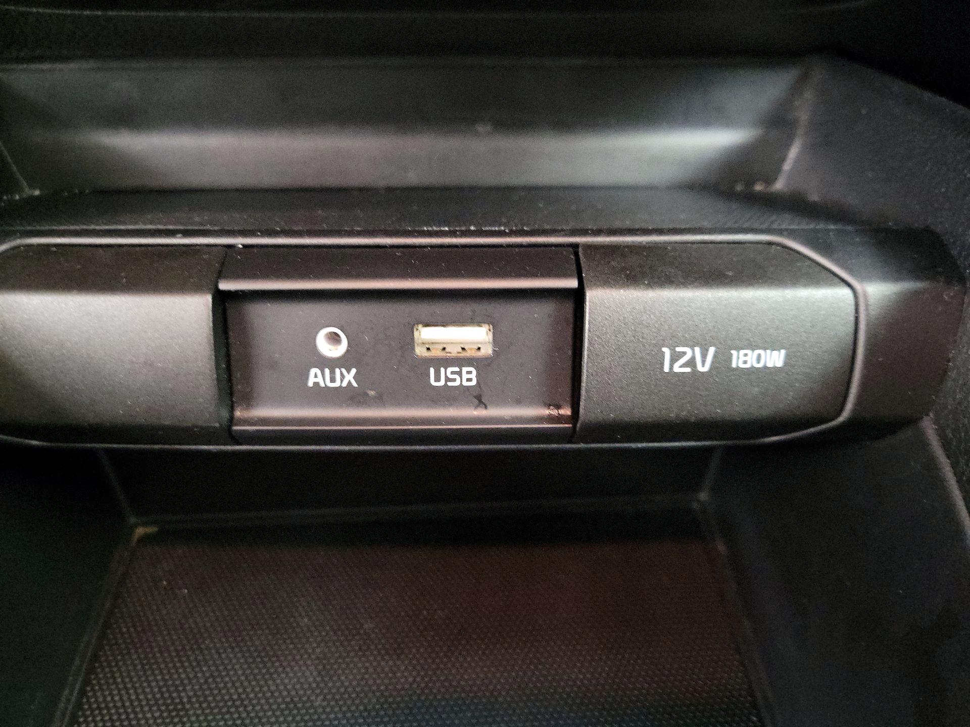 Thumbnail: 2019 Kia Rio - 18