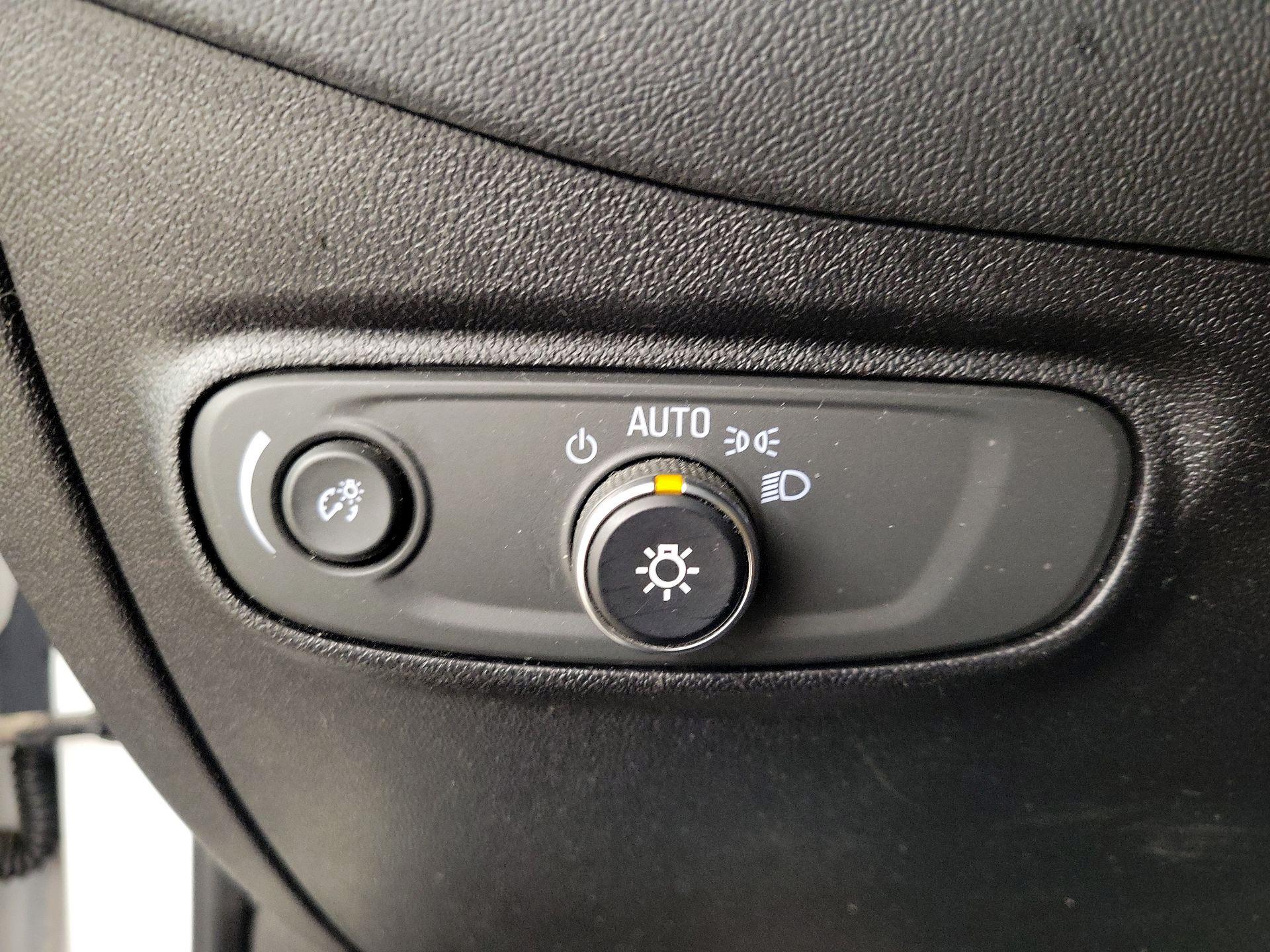 Thumbnail: 2018 Chevrolet Equinox - 13