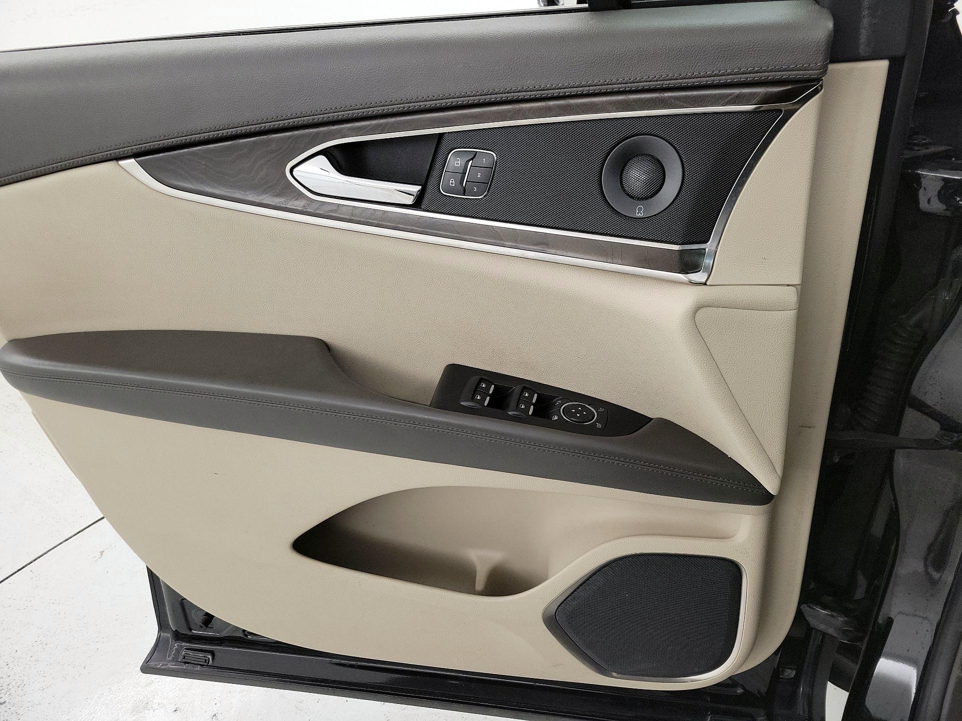 Thumbnail: 2019 Lincoln Nautilus - 12