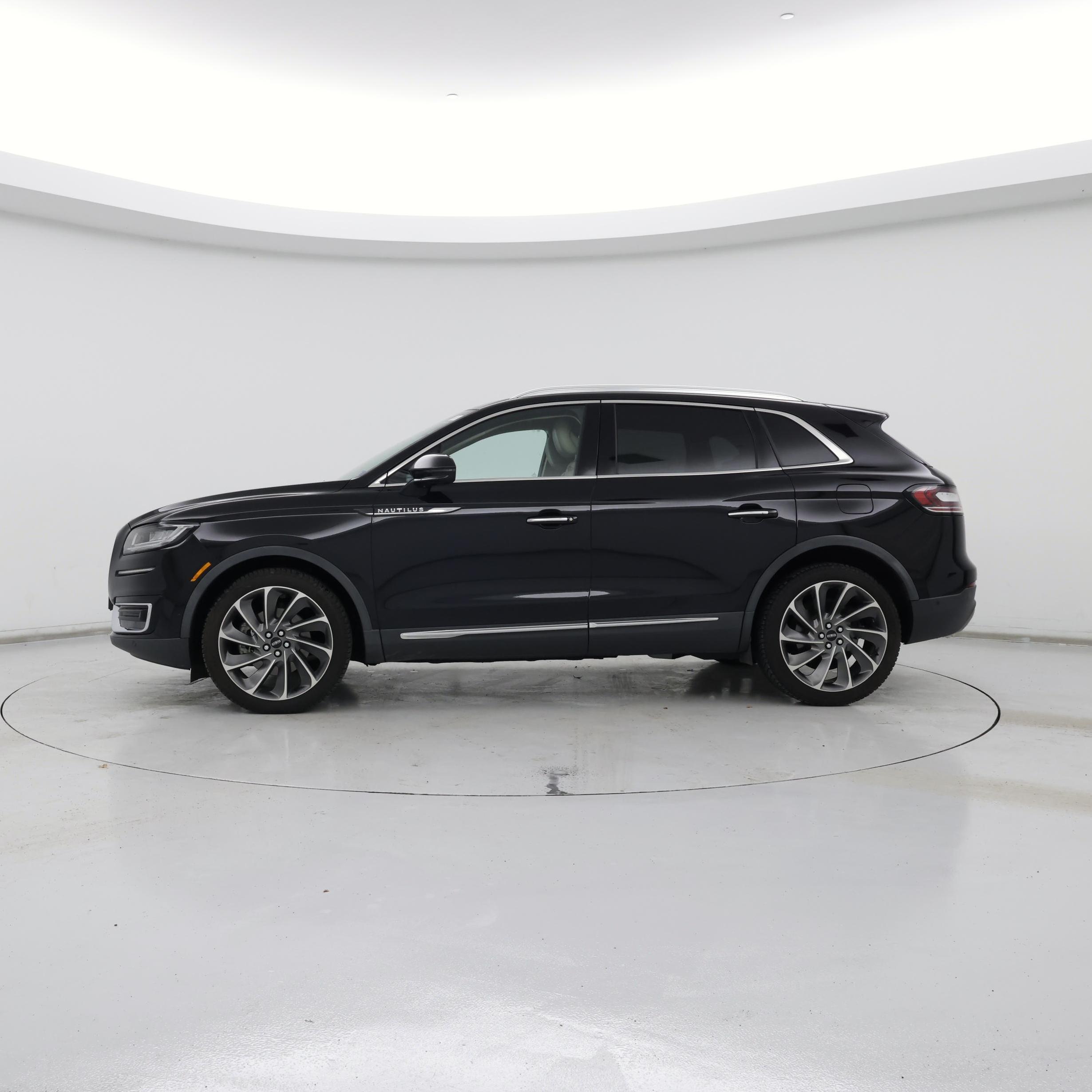 Thumbnail: 2019 Lincoln Nautilus - 3