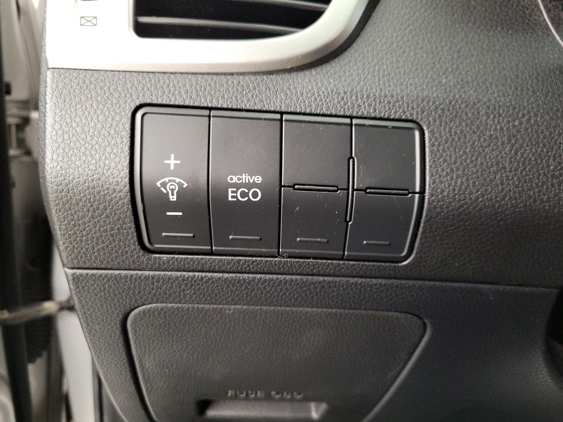 Thumbnail: 2017 Hyundai Elantra - 13