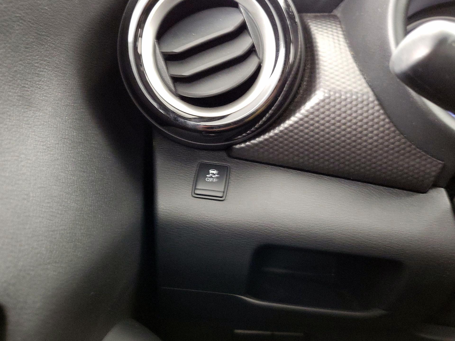 Thumbnail: 2018 Nissan Kicks - 13