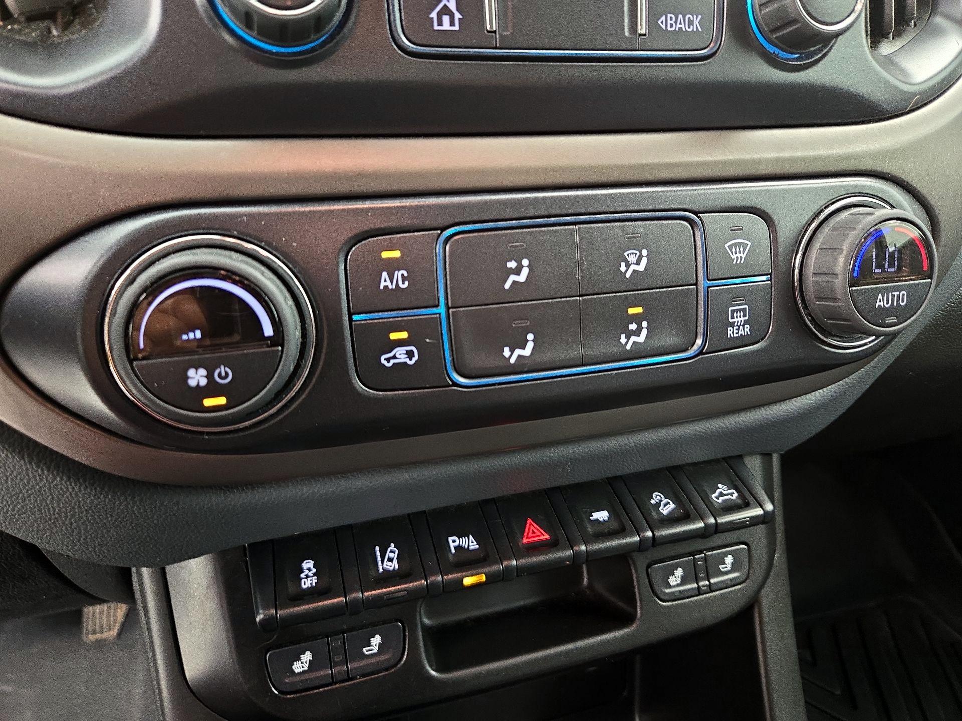 Thumbnail: 2022 Chevrolet Colorado - 16