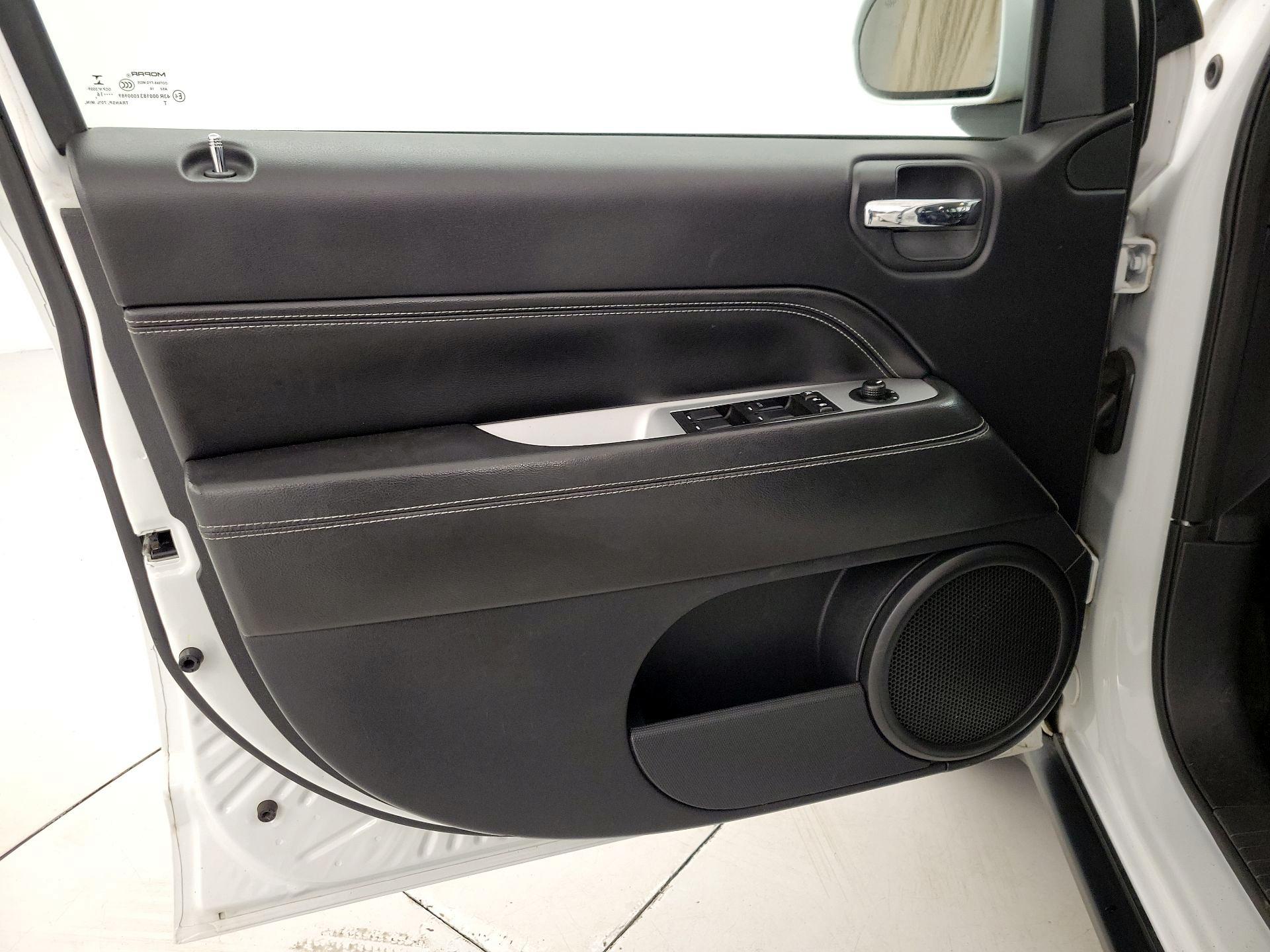 Thumbnail: 2016 Jeep Compass - 12