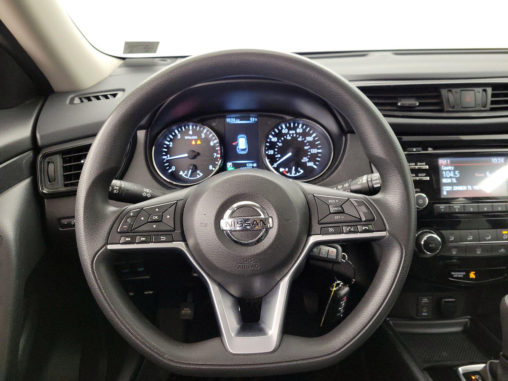 Thumbnail: 2017 Nissan Rogue - 10