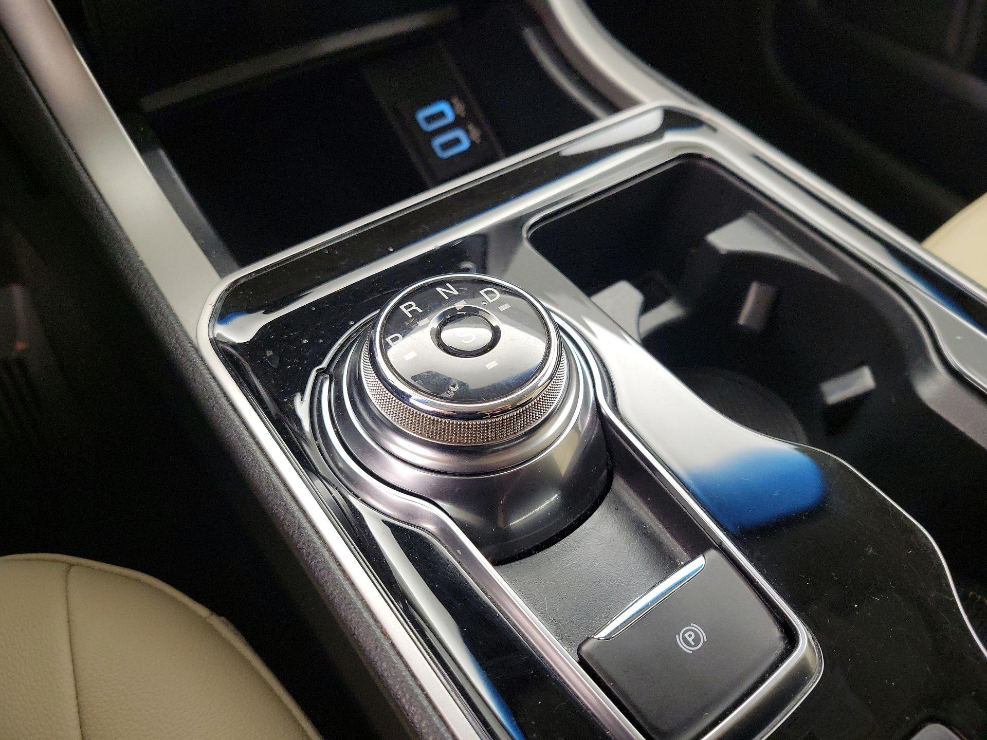 Thumbnail: 2020 Ford Edge - 18