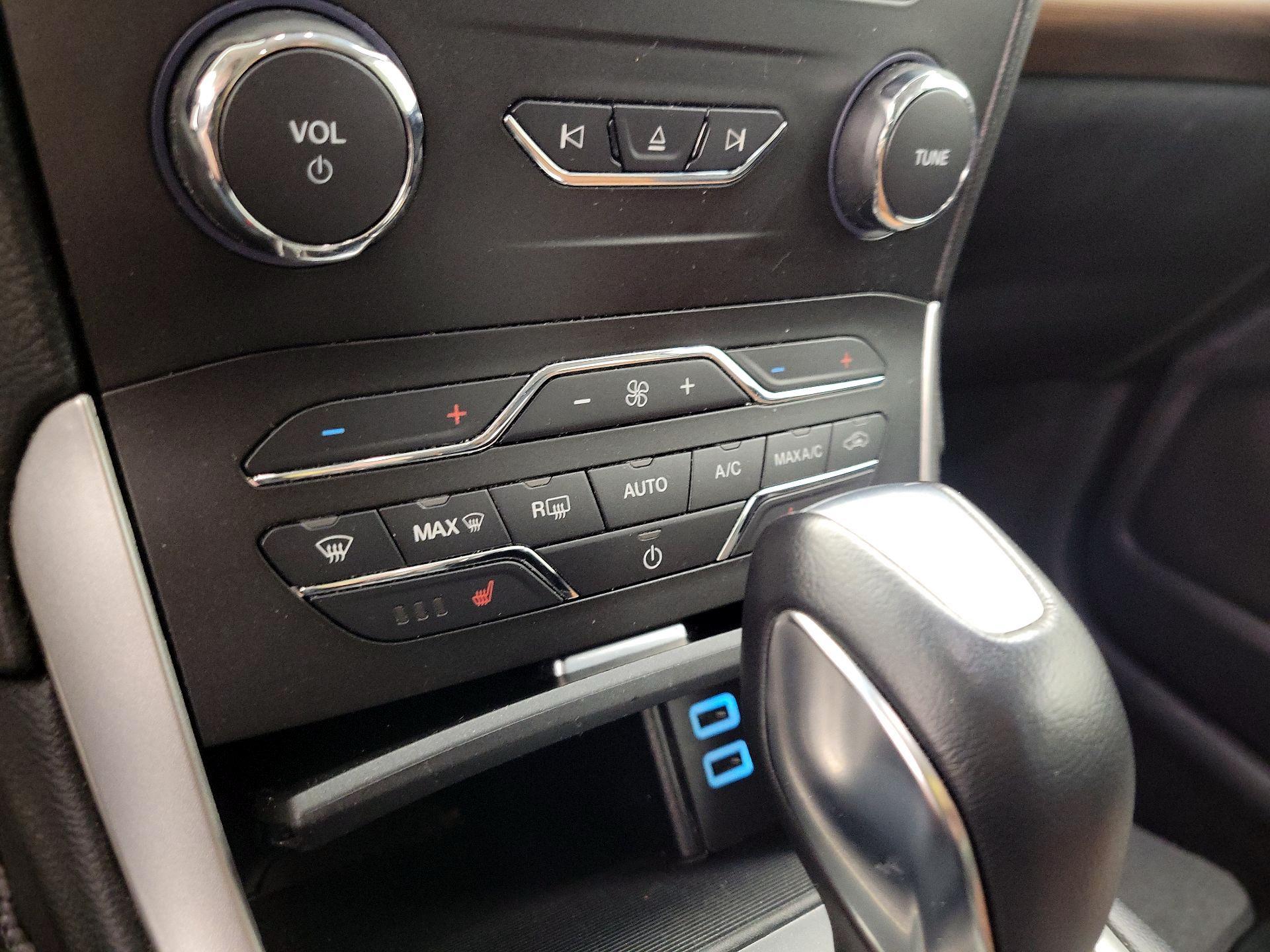 Thumbnail: 2018 Ford Edge - 17