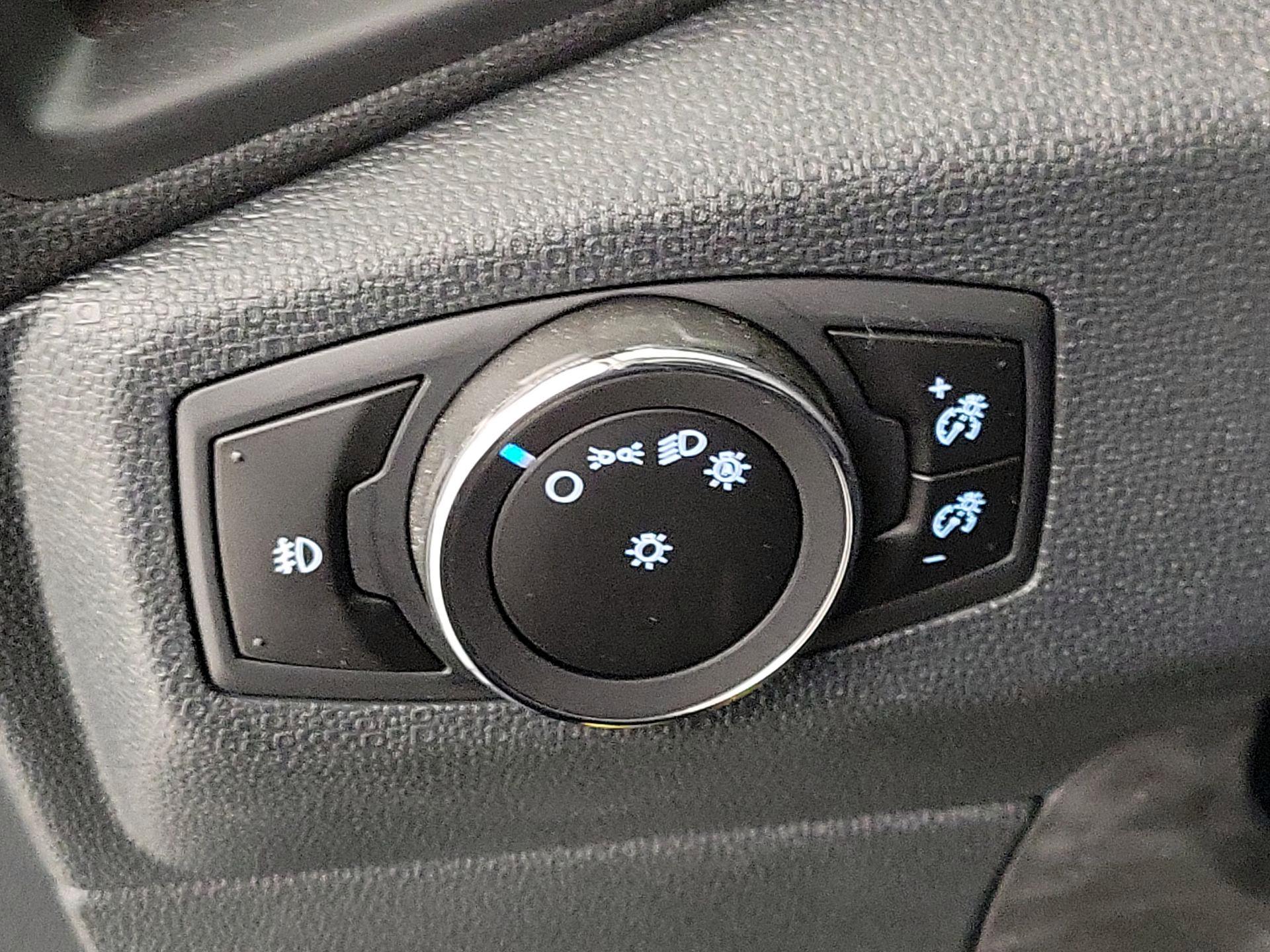 Thumbnail: 2018 Ford EcoSport - 13