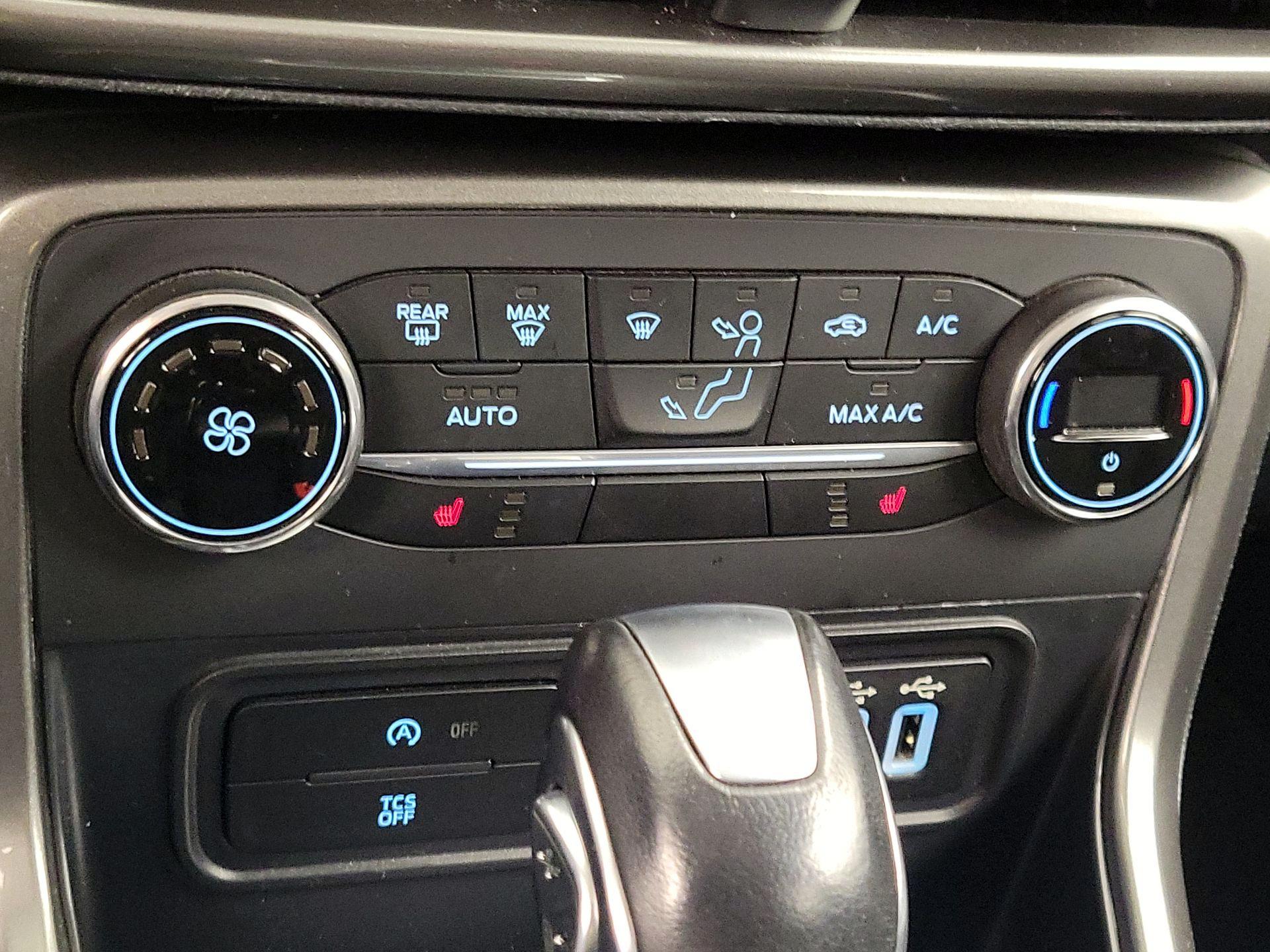 Thumbnail: 2018 Ford EcoSport - 16