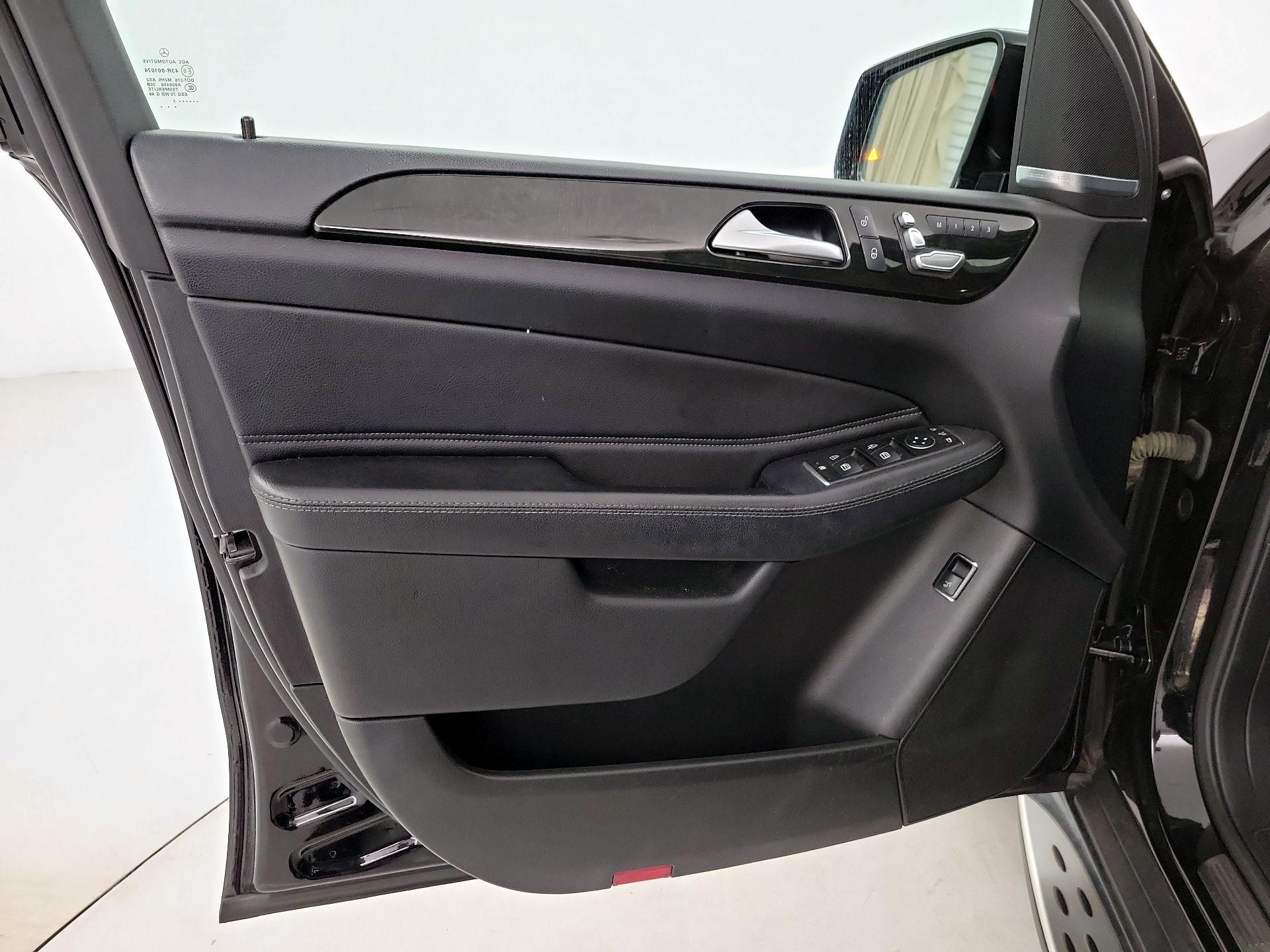 Thumbnail: 2017 Mercedes-Benz GLE - 12