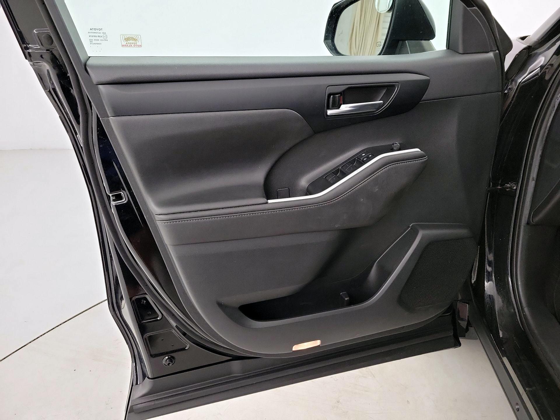 Thumbnail: 2020 Toyota Highlander - 12