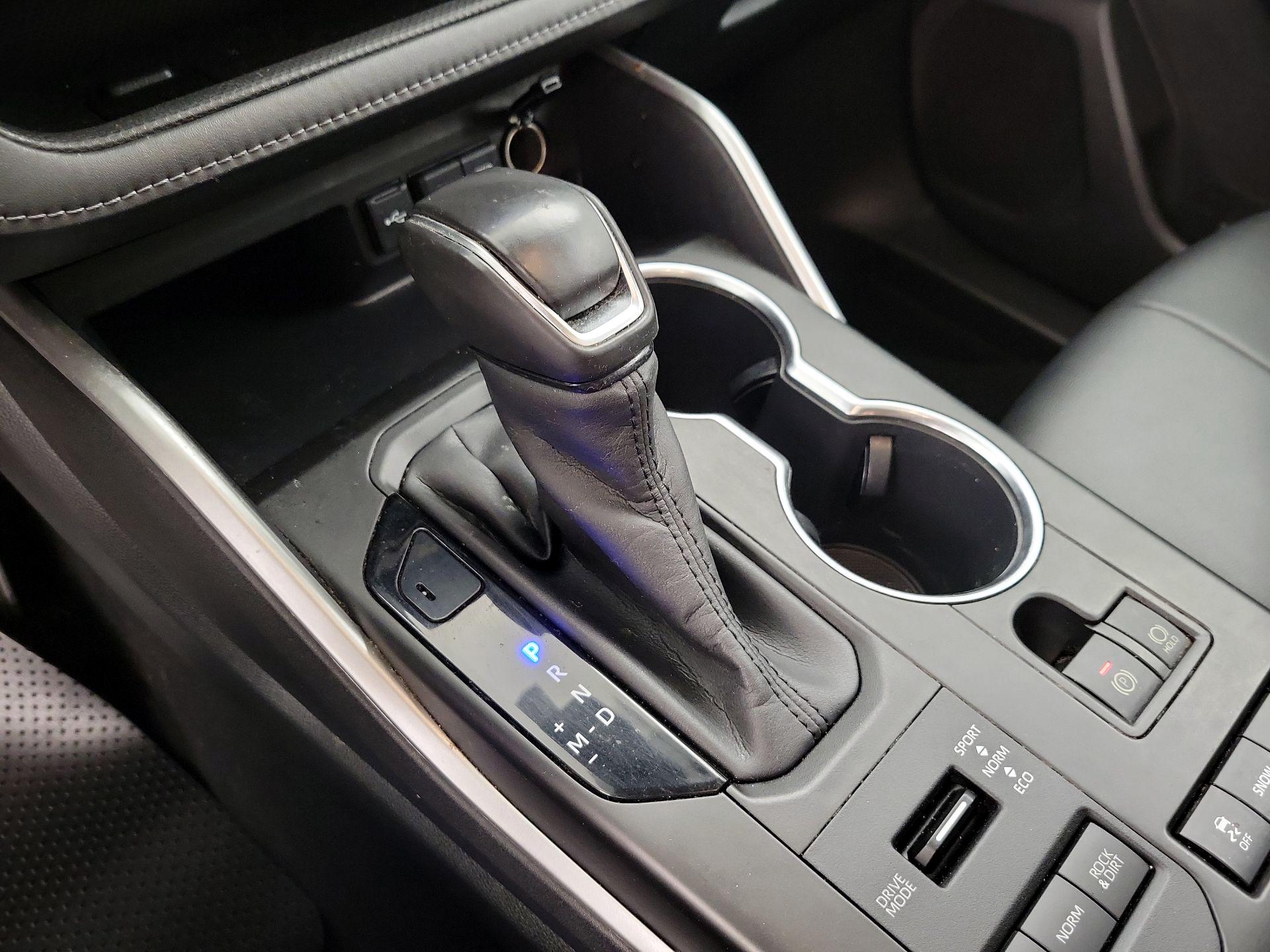 Thumbnail: 2020 Toyota Highlander - 18