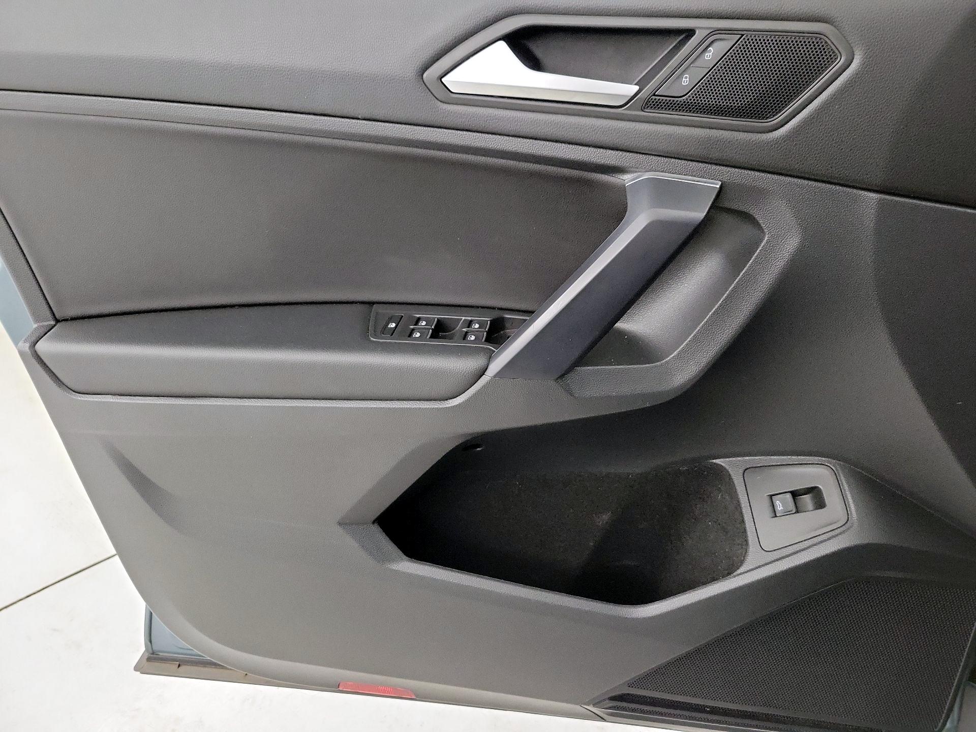 Thumbnail: 2021 Volkswagen Tiguan - 12