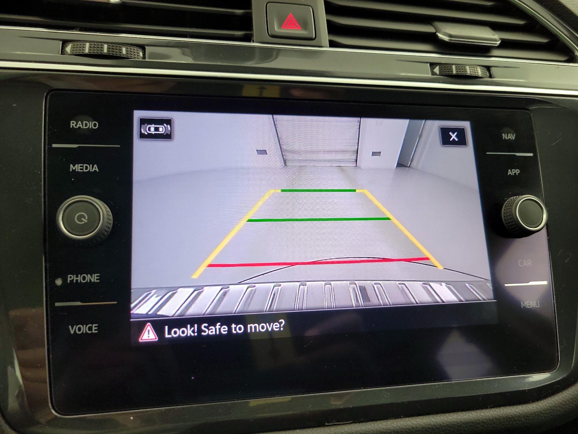 Thumbnail: 2021 Volkswagen Tiguan - 15