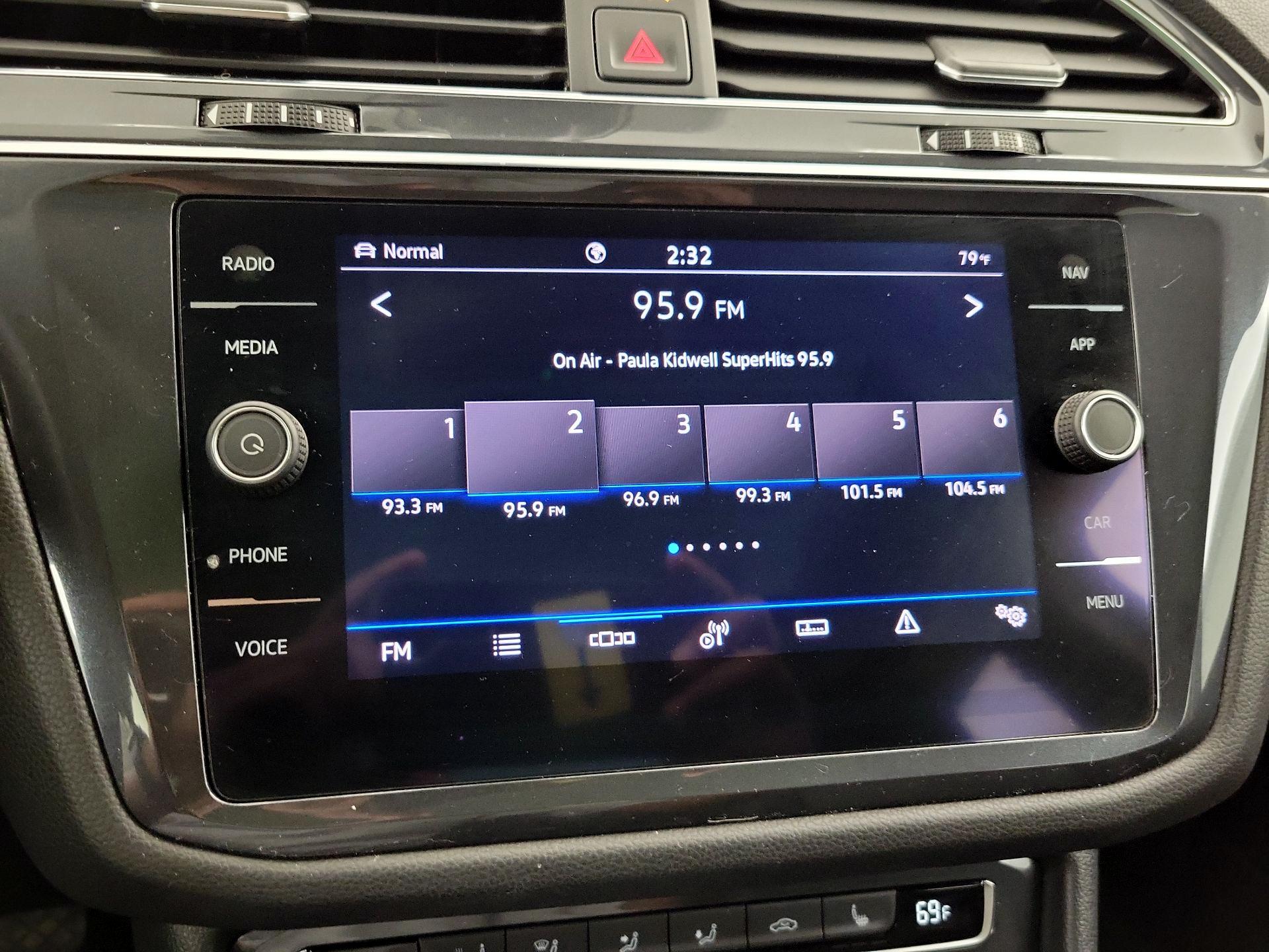 Thumbnail: 2021 Volkswagen Tiguan - 16