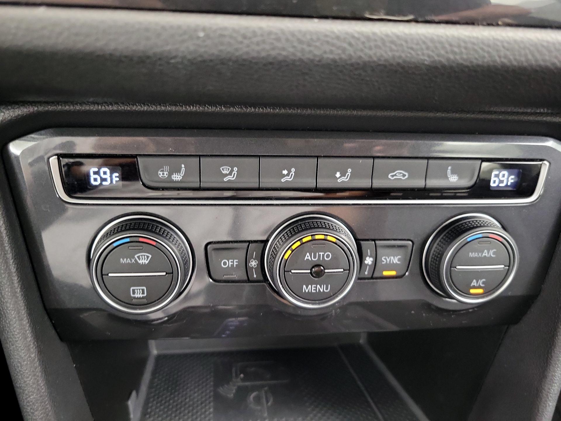 Thumbnail: 2021 Volkswagen Tiguan - 17