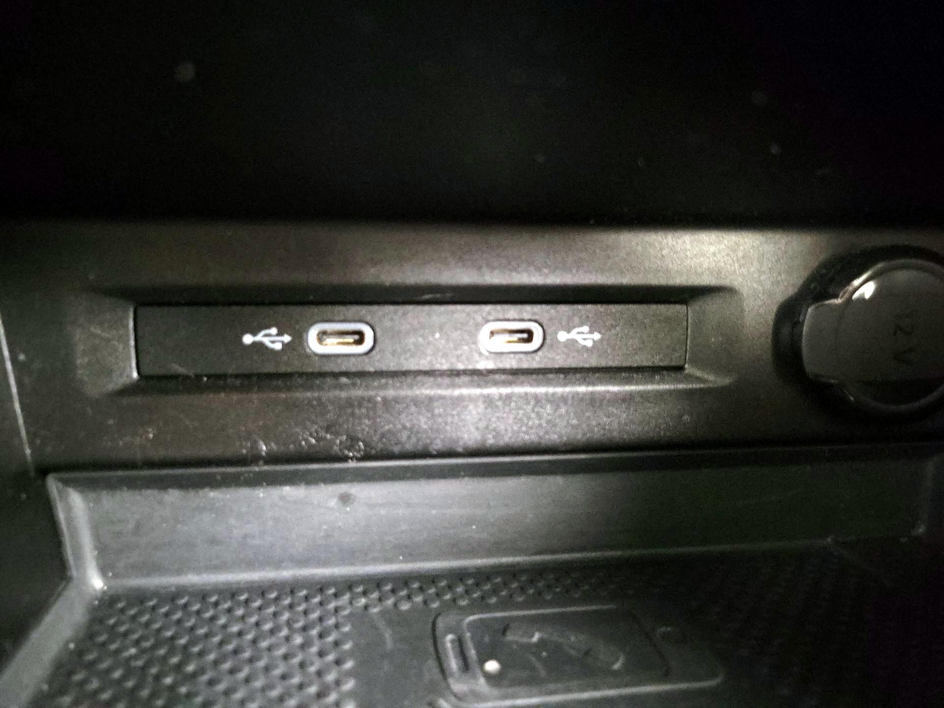 Thumbnail: 2021 Volkswagen Tiguan - 19