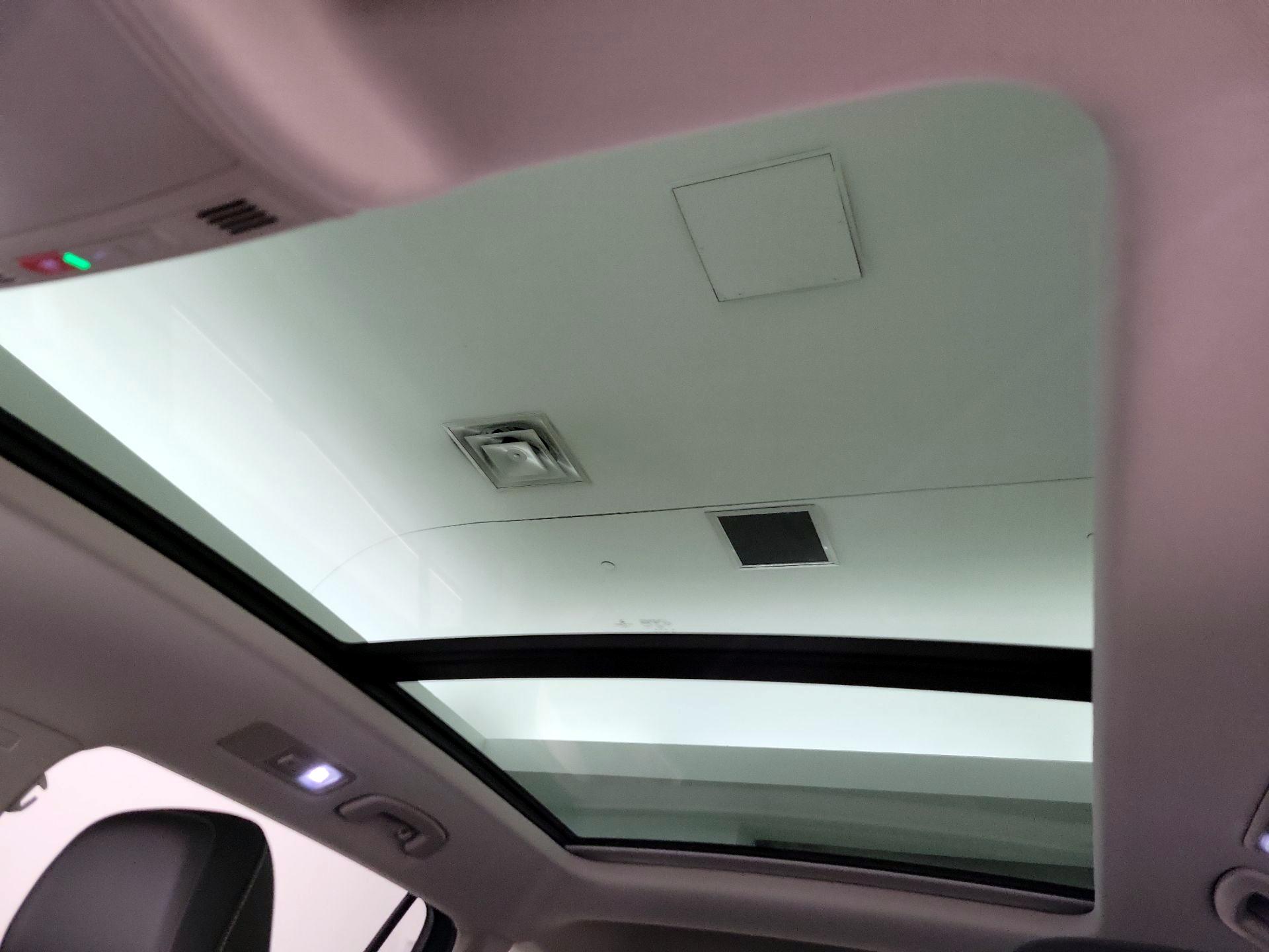 Thumbnail: 2021 Volkswagen Tiguan - 20