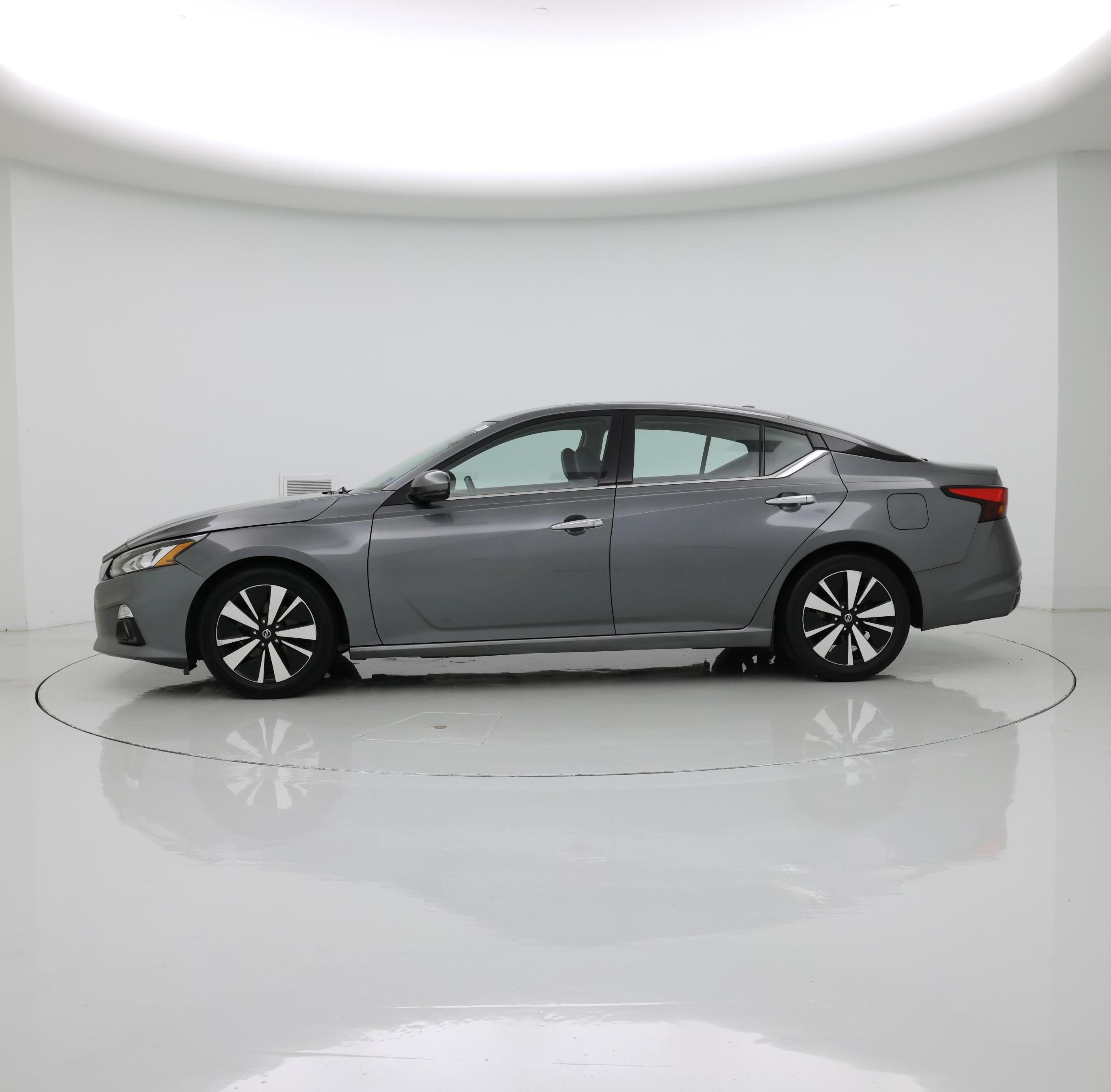 Thumbnail: 2020 Nissan Altima - 3