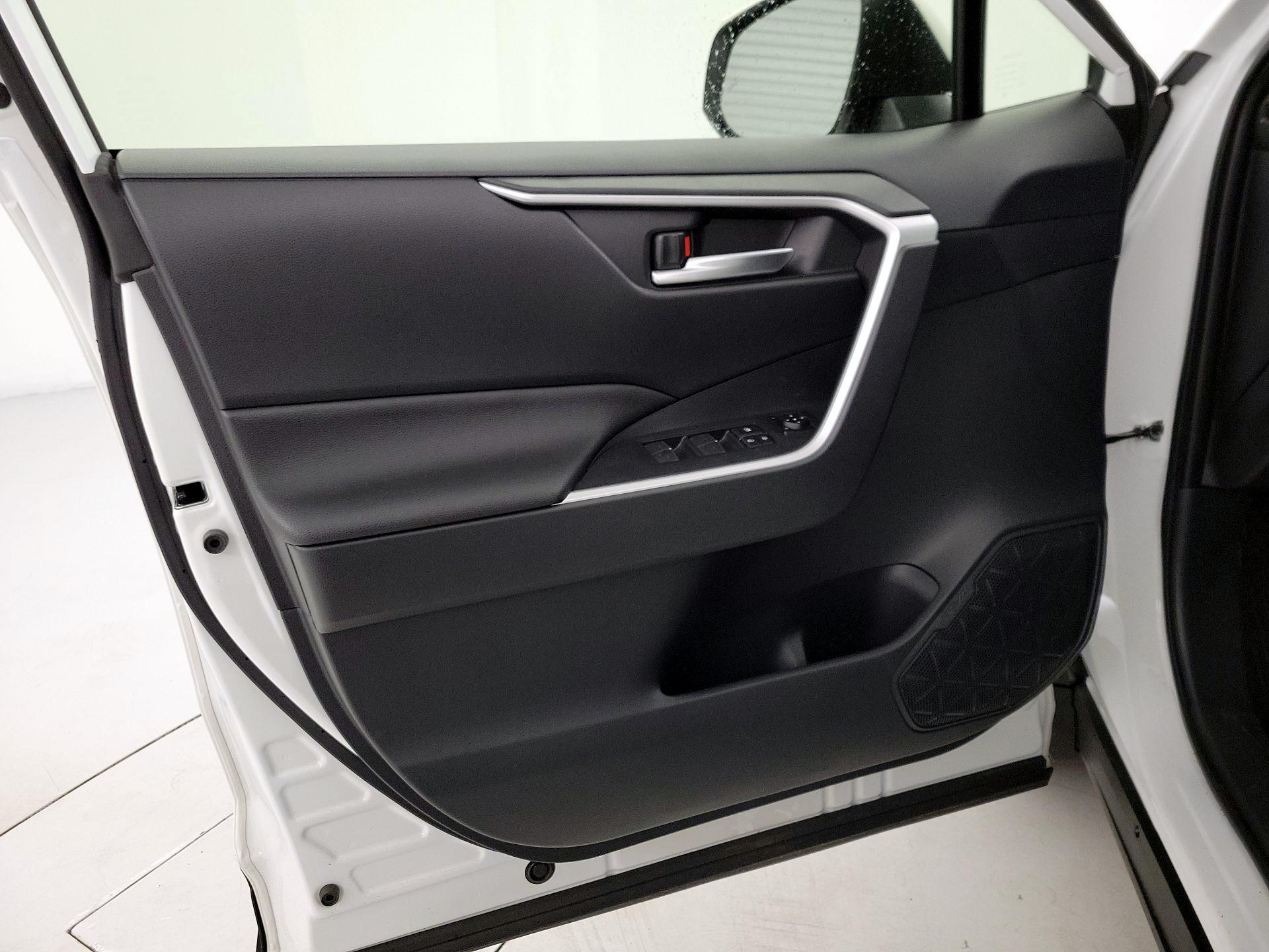 Thumbnail: 2025 Toyota RAV4 - 12