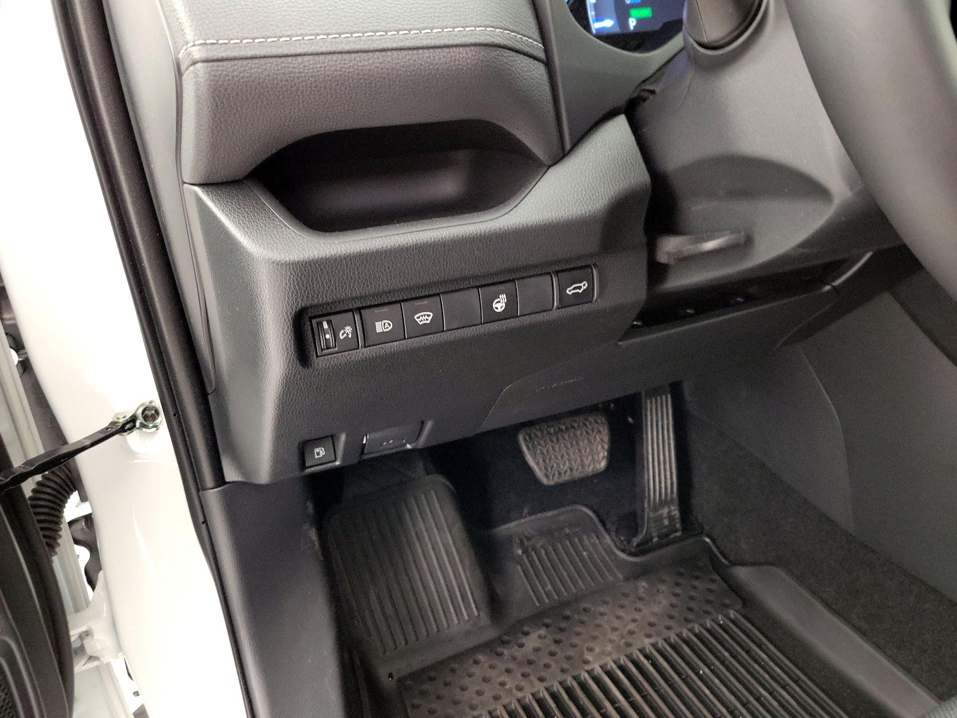 Thumbnail: 2025 Toyota RAV4 - 13