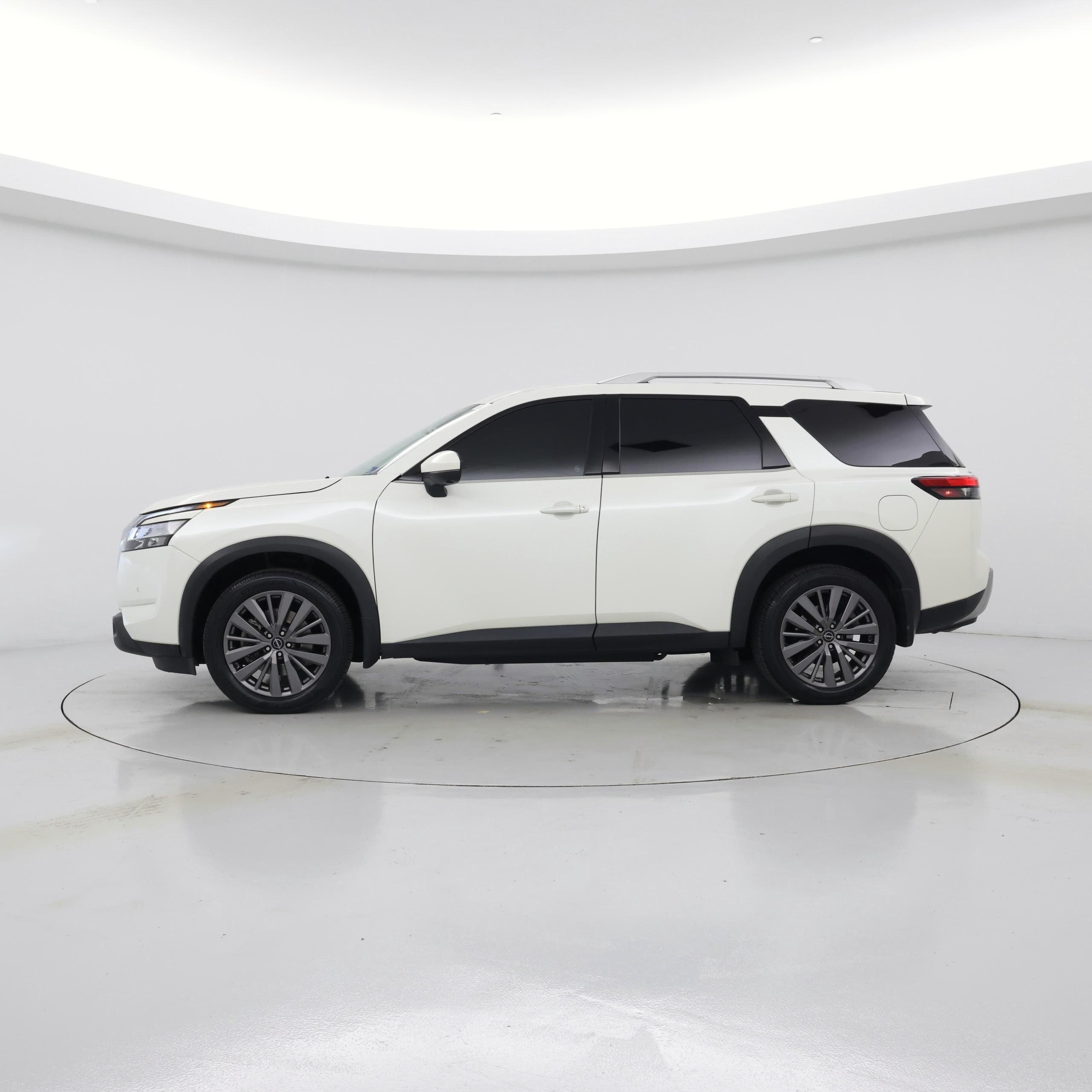 Thumbnail: 2023 Nissan Pathfinder - 3