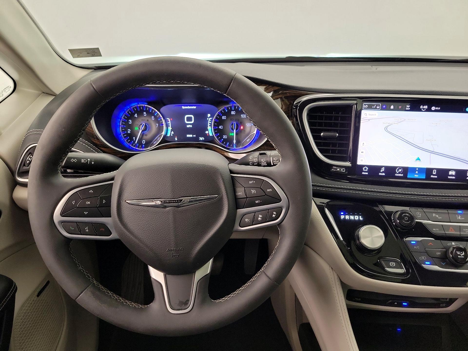 Thumbnail: 2023 Chrysler Pacifica - 10